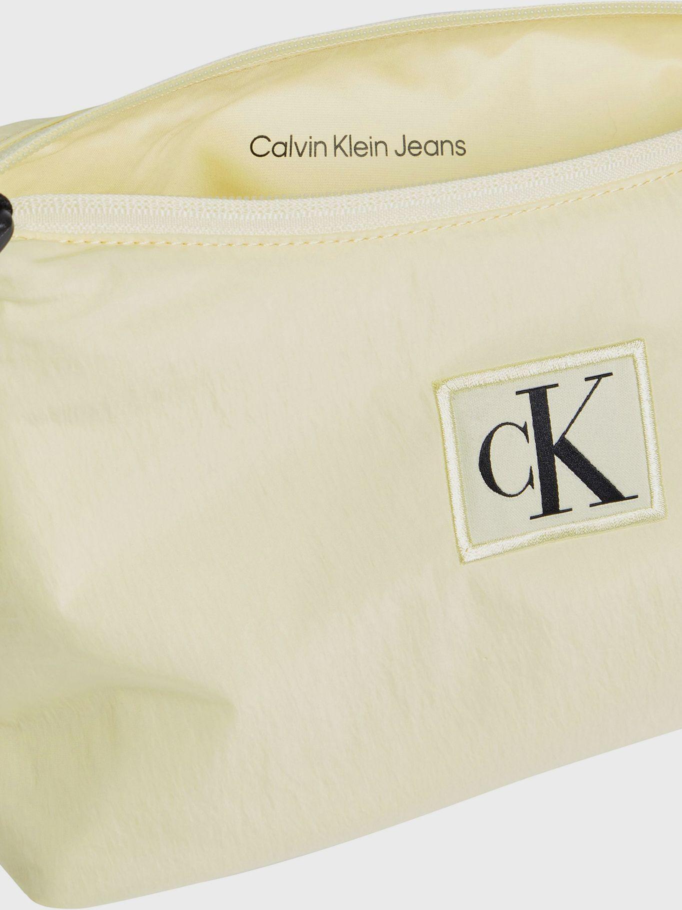 Cartera City Nylon Amarillo Calvin Klein-3