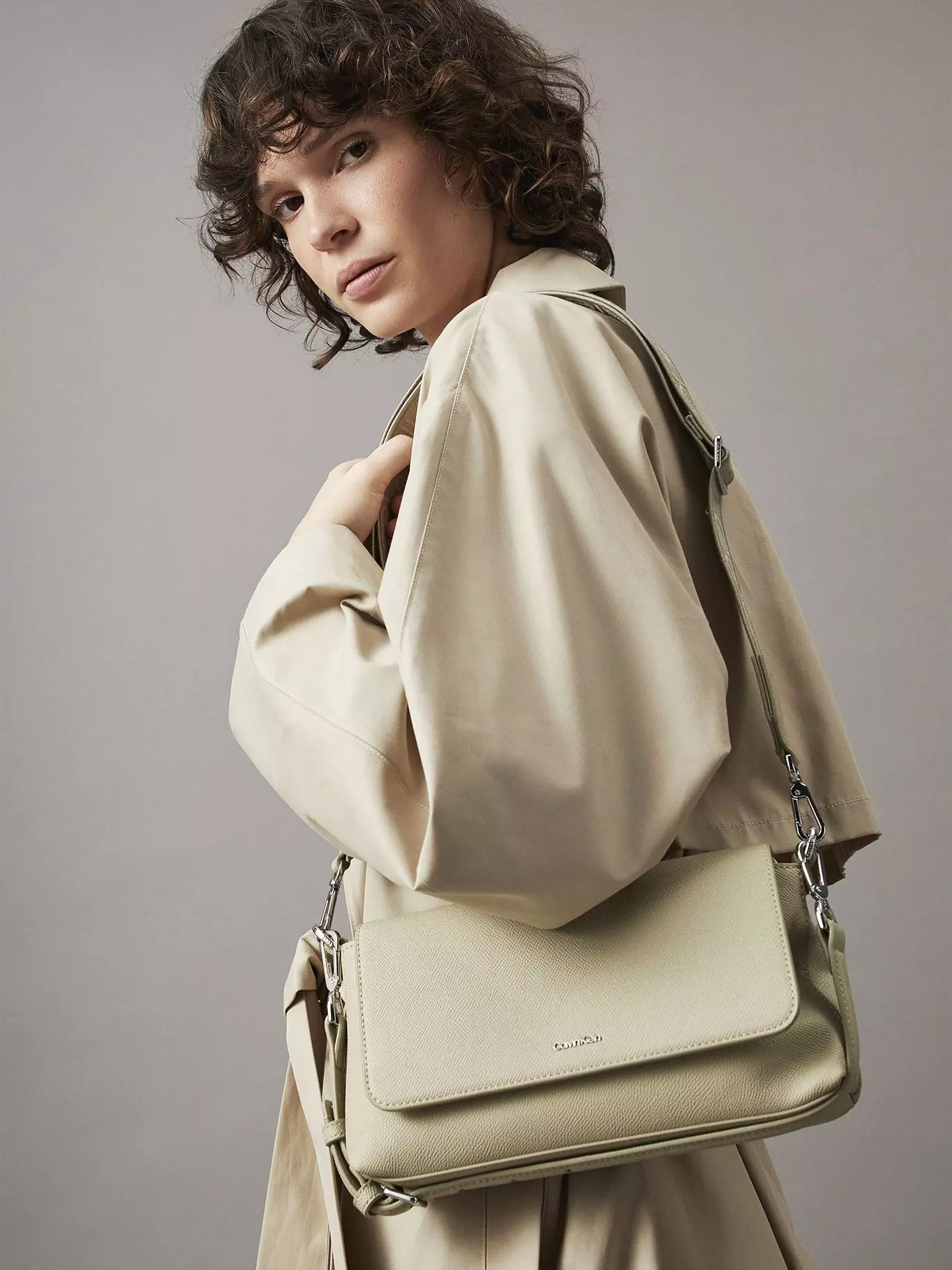 Cartera Ck Must Caviar Verde Calvin Klein-1