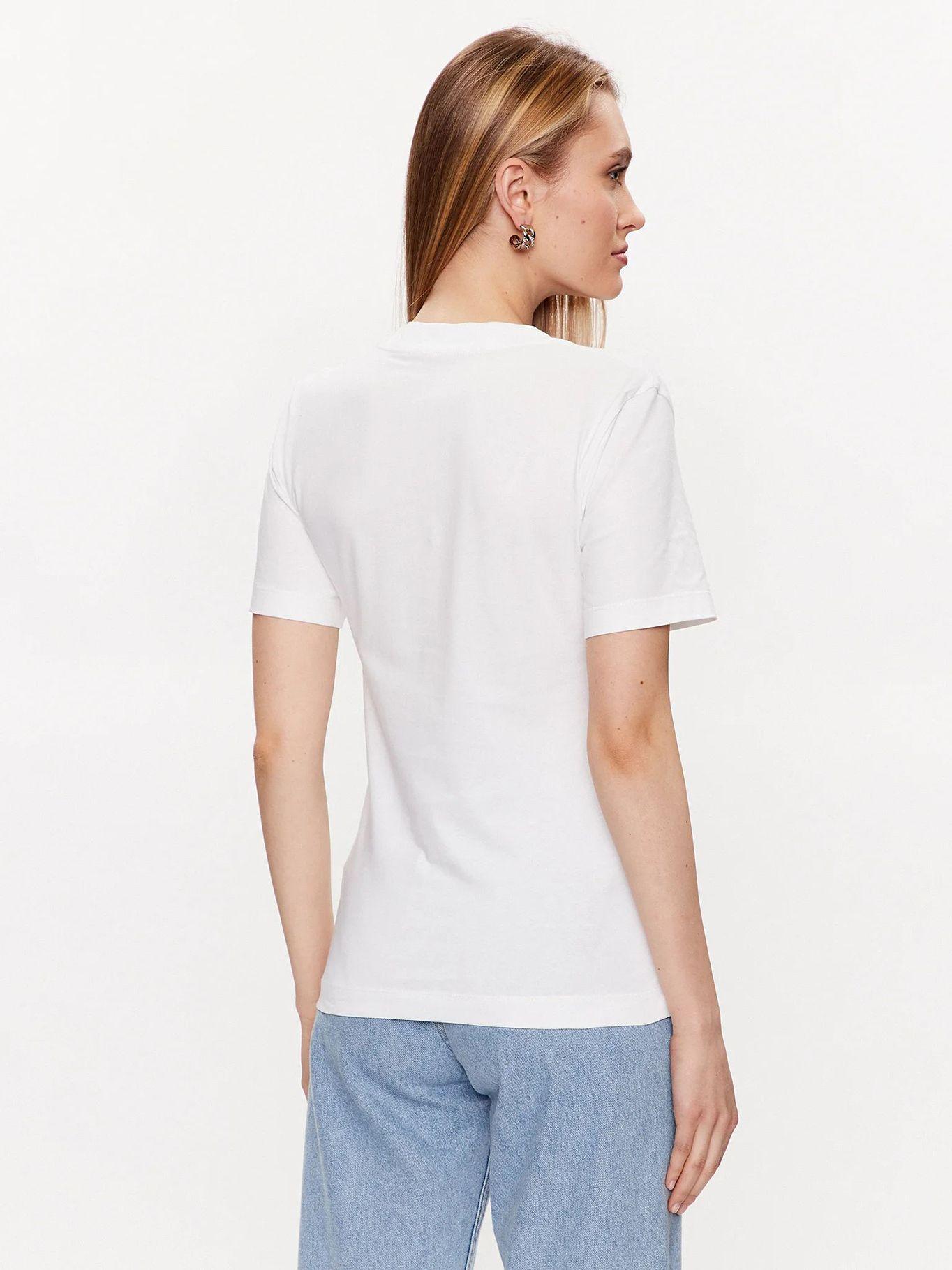 Polera Monologo Slim V-Neck Blanco YAF-2
