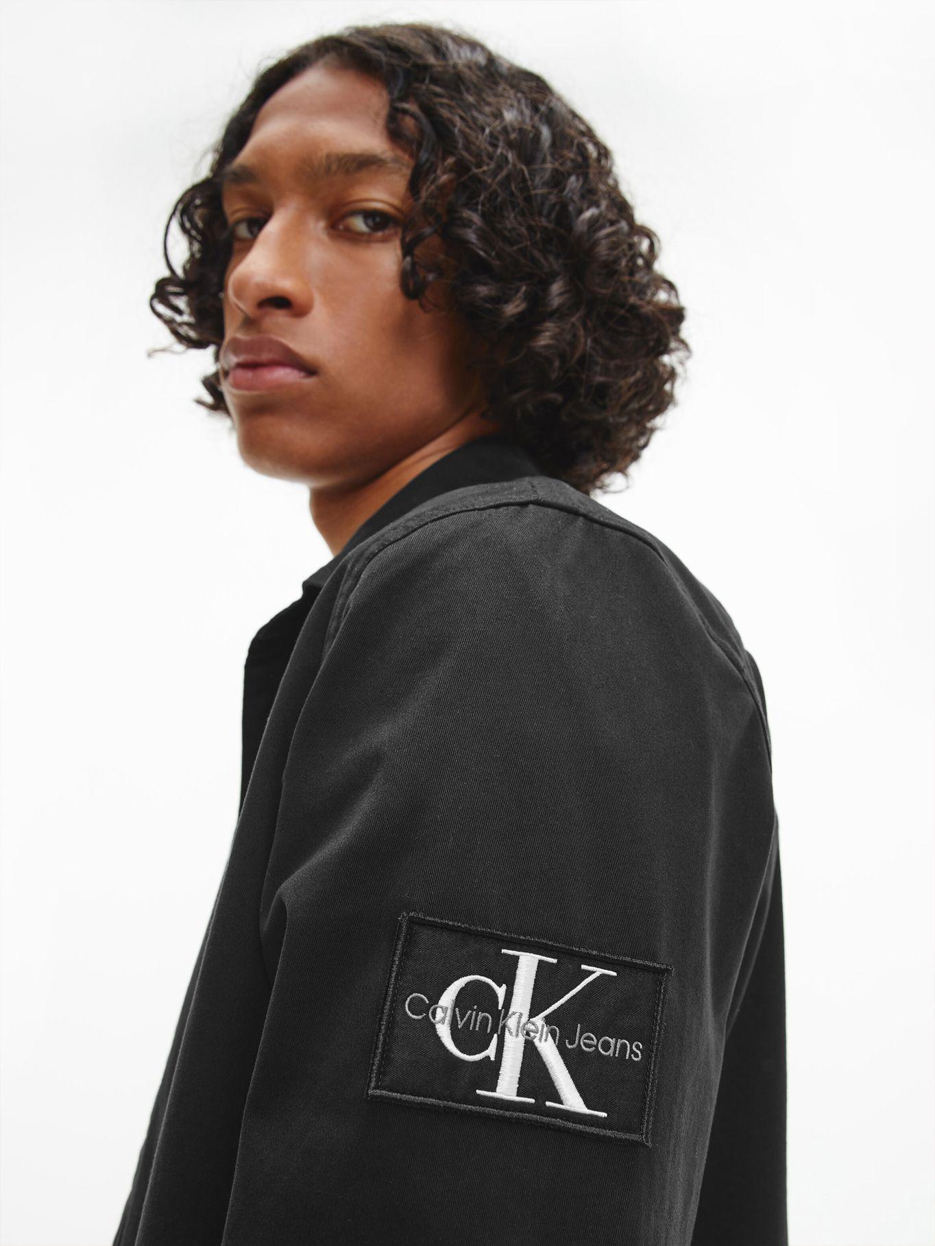 Camisa Monogram Badge Negro Calvin Klein-3