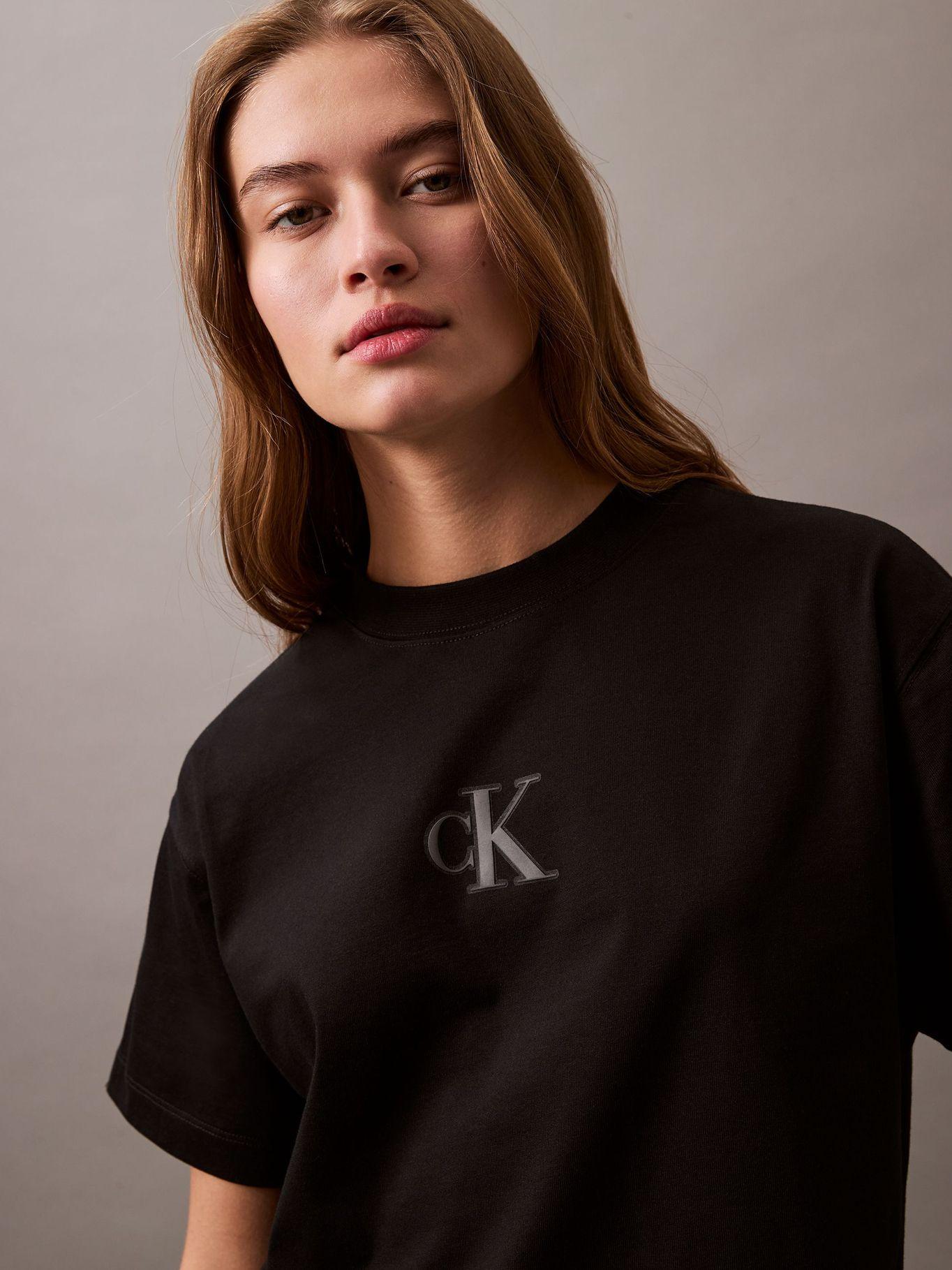Polera Cropped con Monograma Negro Calvin Klein-4