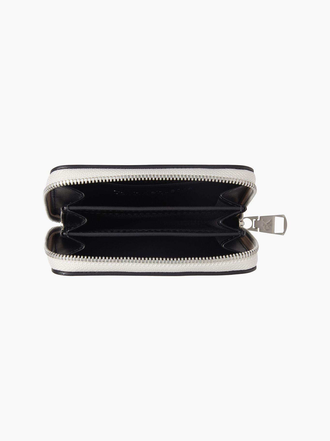 Cartera Sculpted Zip k061 Beige Calvin Klein-1