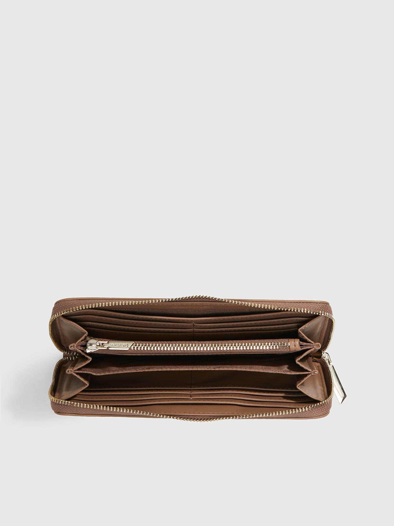 Cartera grande reciclada con cremallera en el contorno con RFID Beige Calvin Klein-2