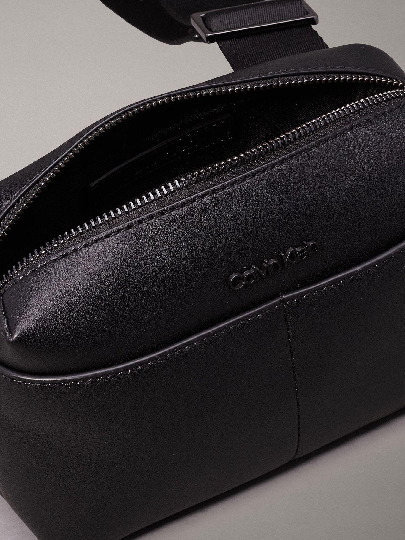 Bolso Crossbody Clean Essential Negro Calvin Klein-2