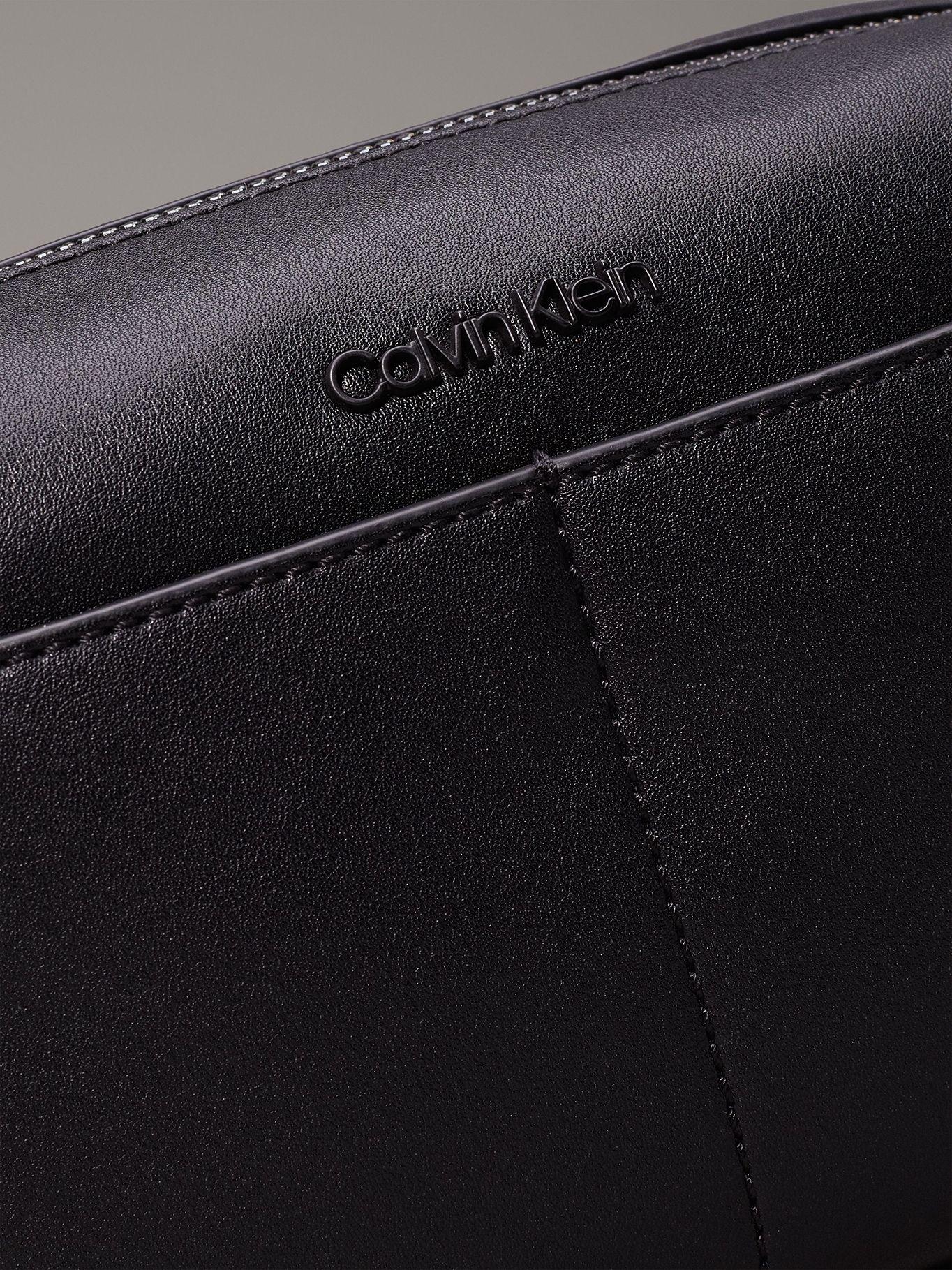 Bolso Crossbody Clean Essential Negro Calvin Klein-3