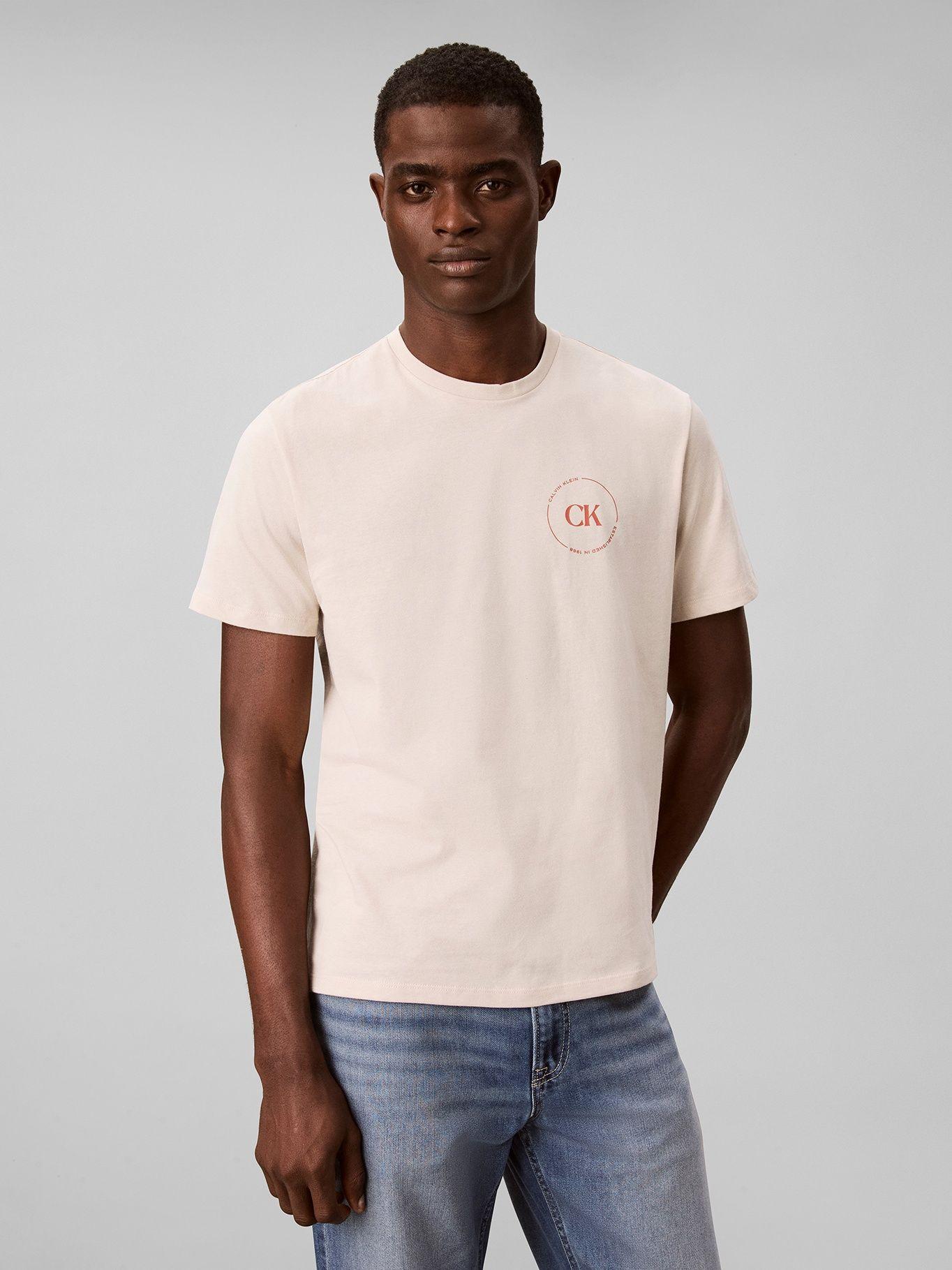 Polera con Logo Gráfico Crema Calvin Klein-0