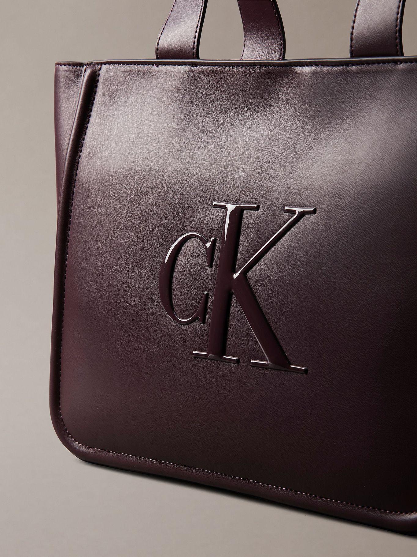 Cartera Tote Con Monograma Grabado Marrón Calvin Klein-4