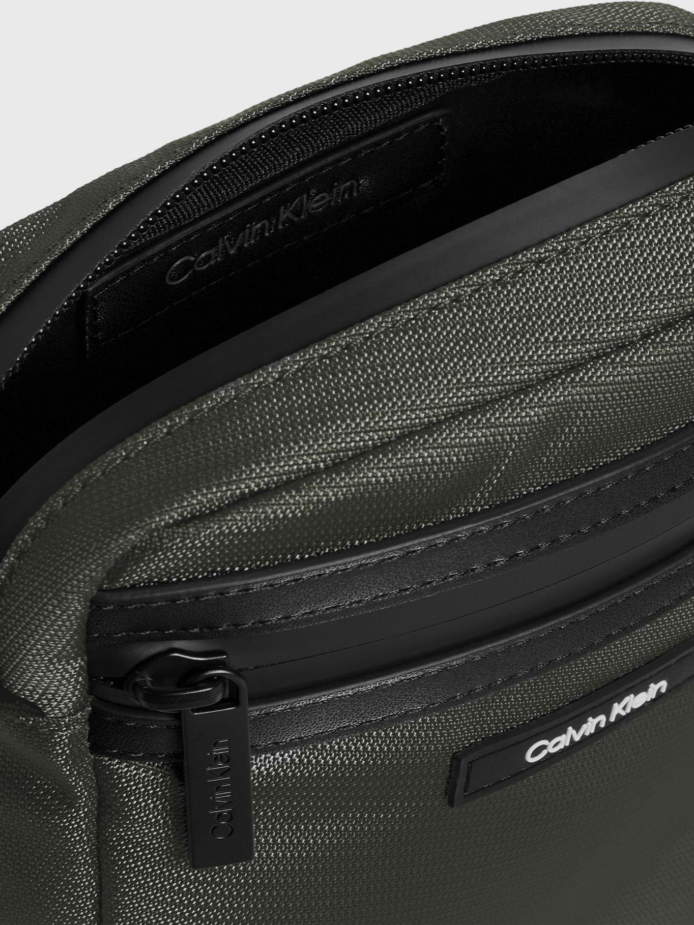 Bolso Reporter Ck Essential Verde Calvin Klein-3