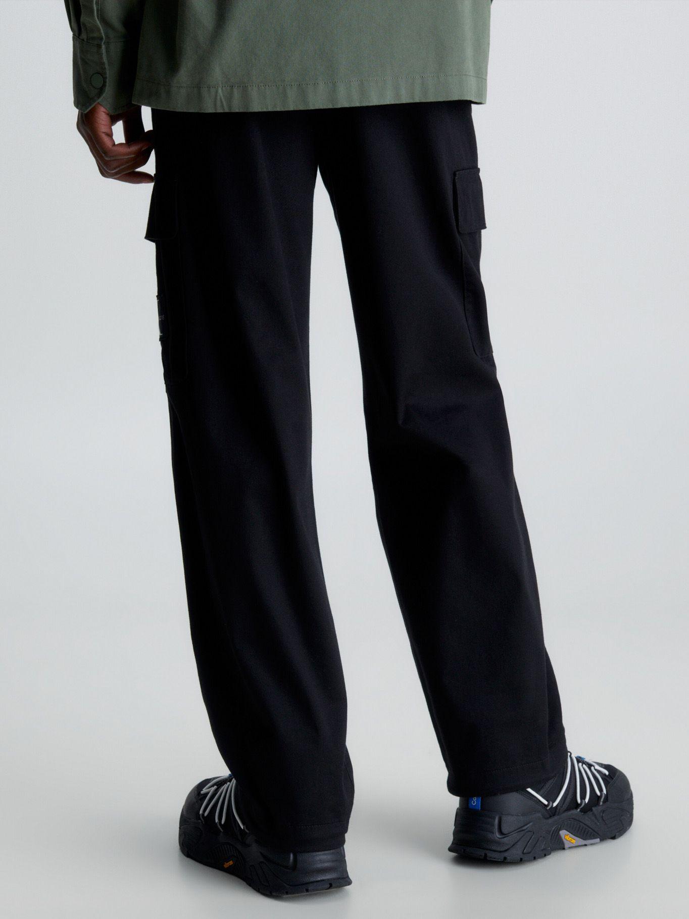 Pantalón Cargo Essential Regular Negro Calvin Klein-1
