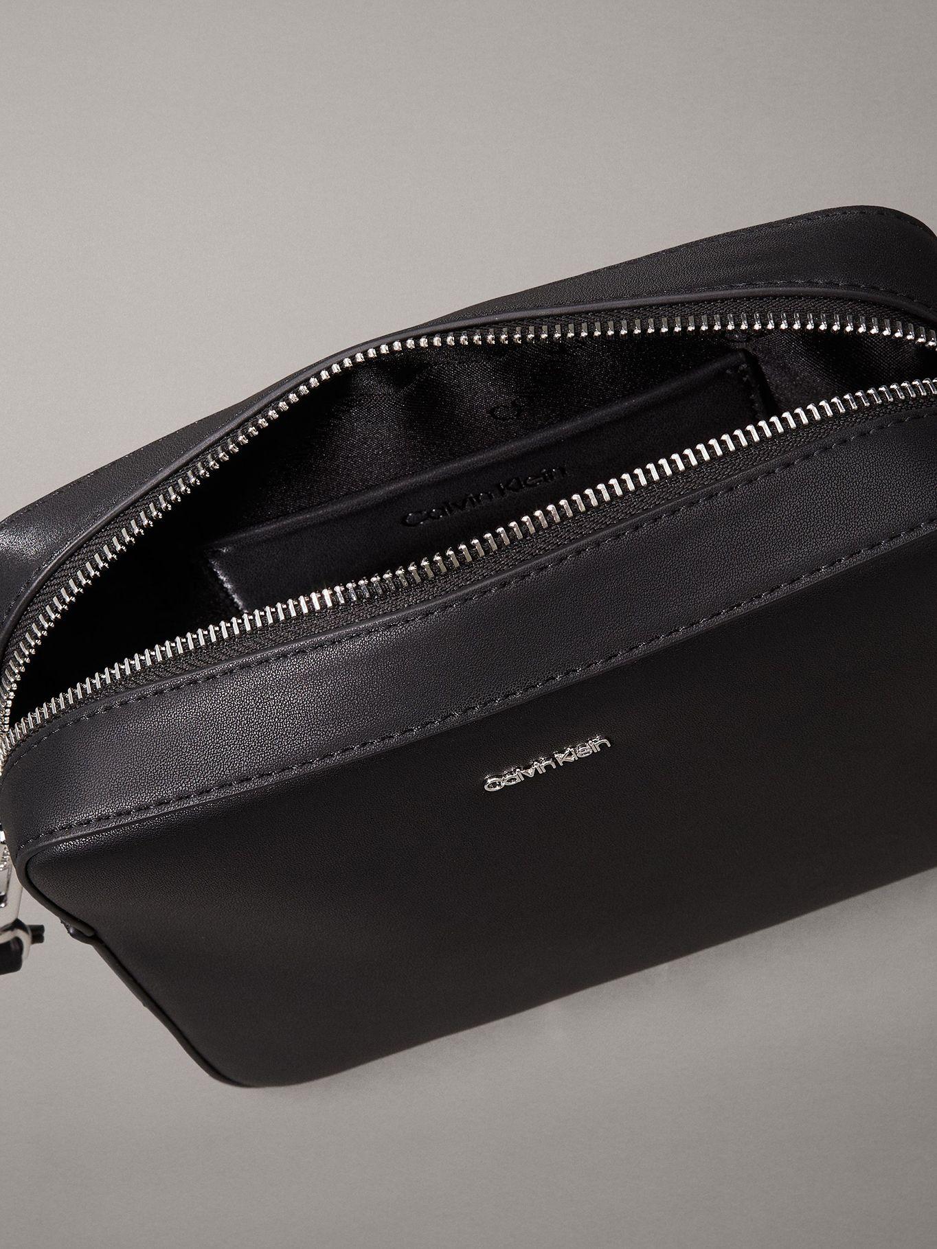 Bandolera Ck Must Small BEH Negro Calvin Klein-2