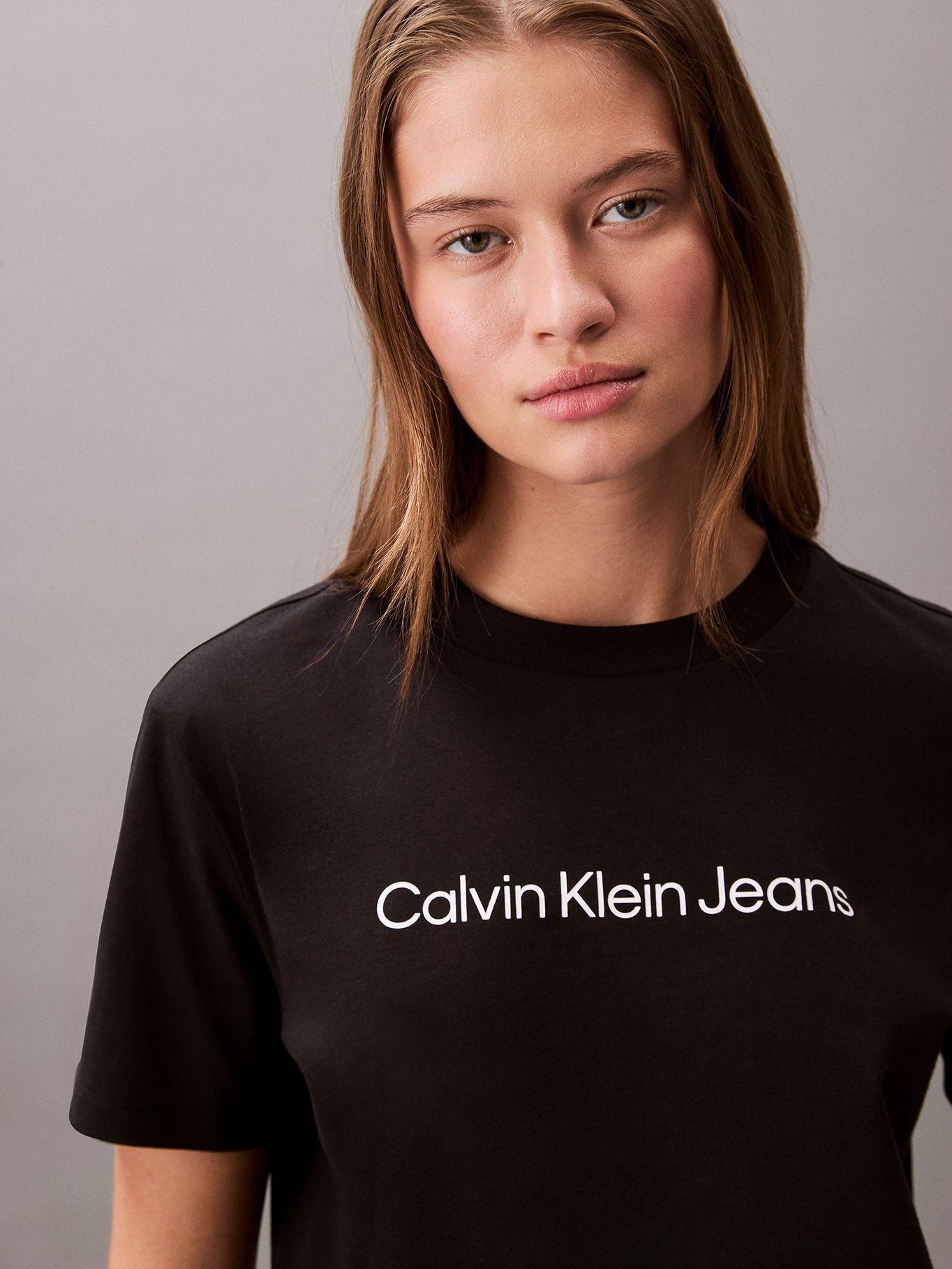 Polera Clásica con Logo Estampado Negro Calvin Klein-4