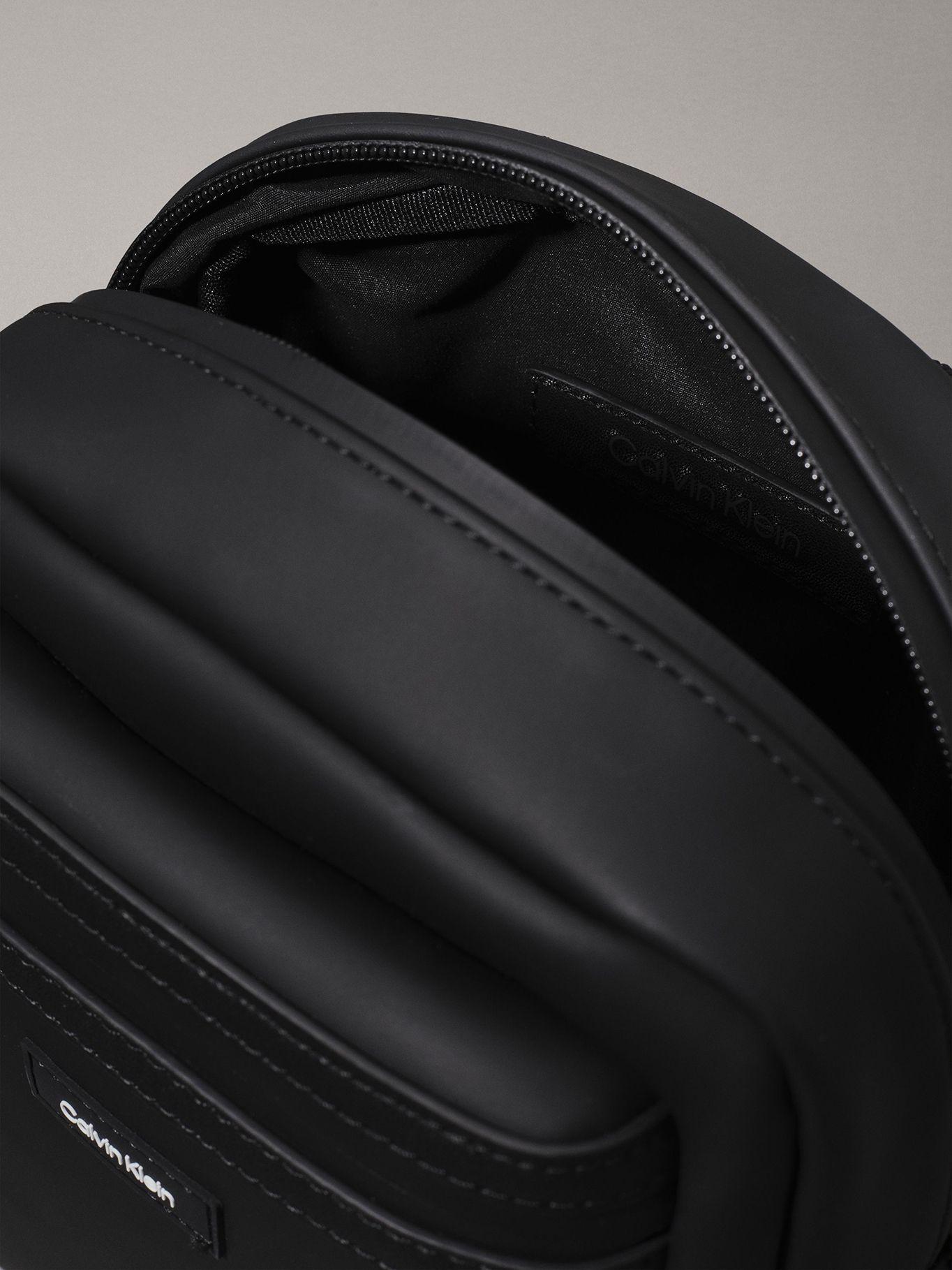 Bolso Reporter CK Essential Conv Negro Calvin Klein-2