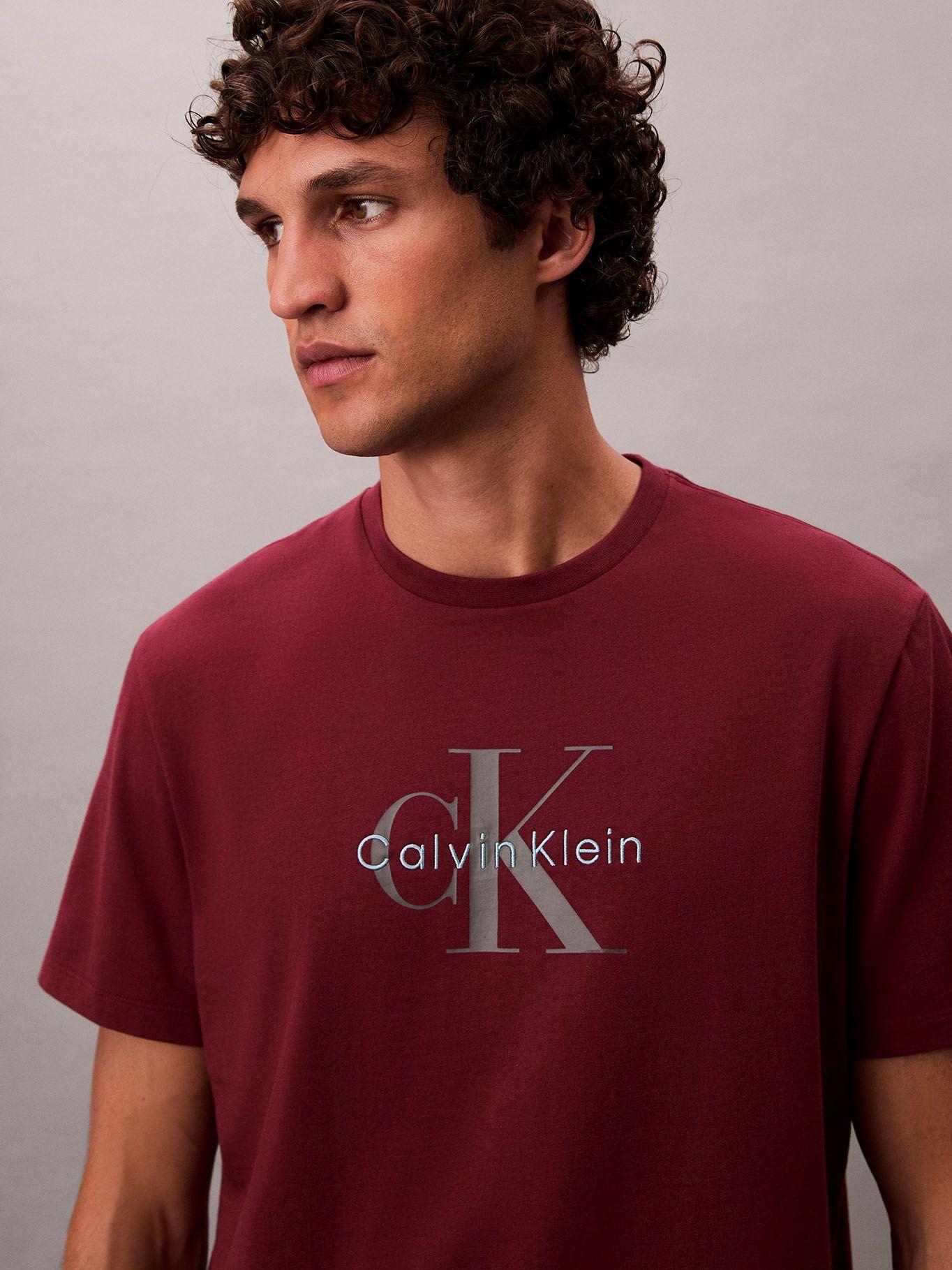 Polera Hero Monologo Burdeo Calvin Klein-4