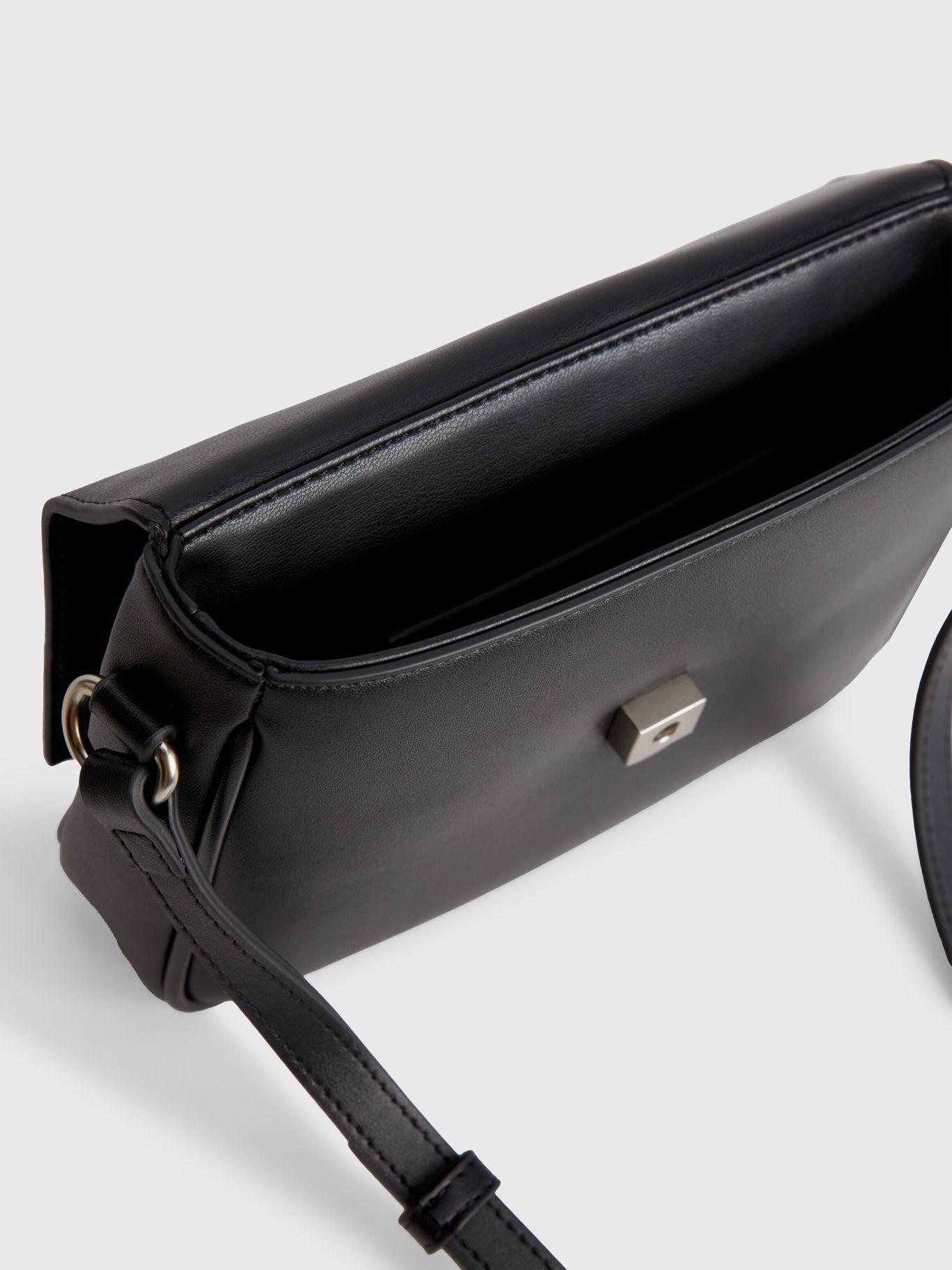 Bandolera Boxy Cuadrada Negro Calvin Klein-2