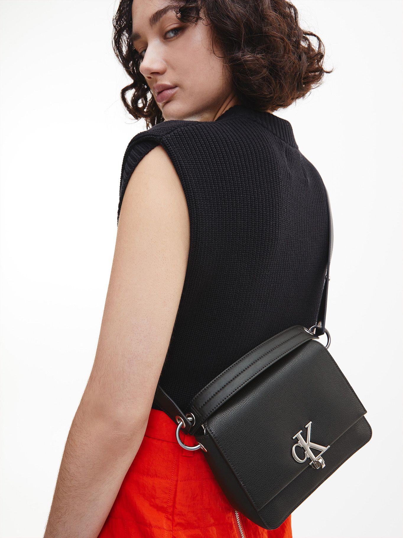 Cartera Minimal Monogram Top Handle Negro Calvin Klein-3