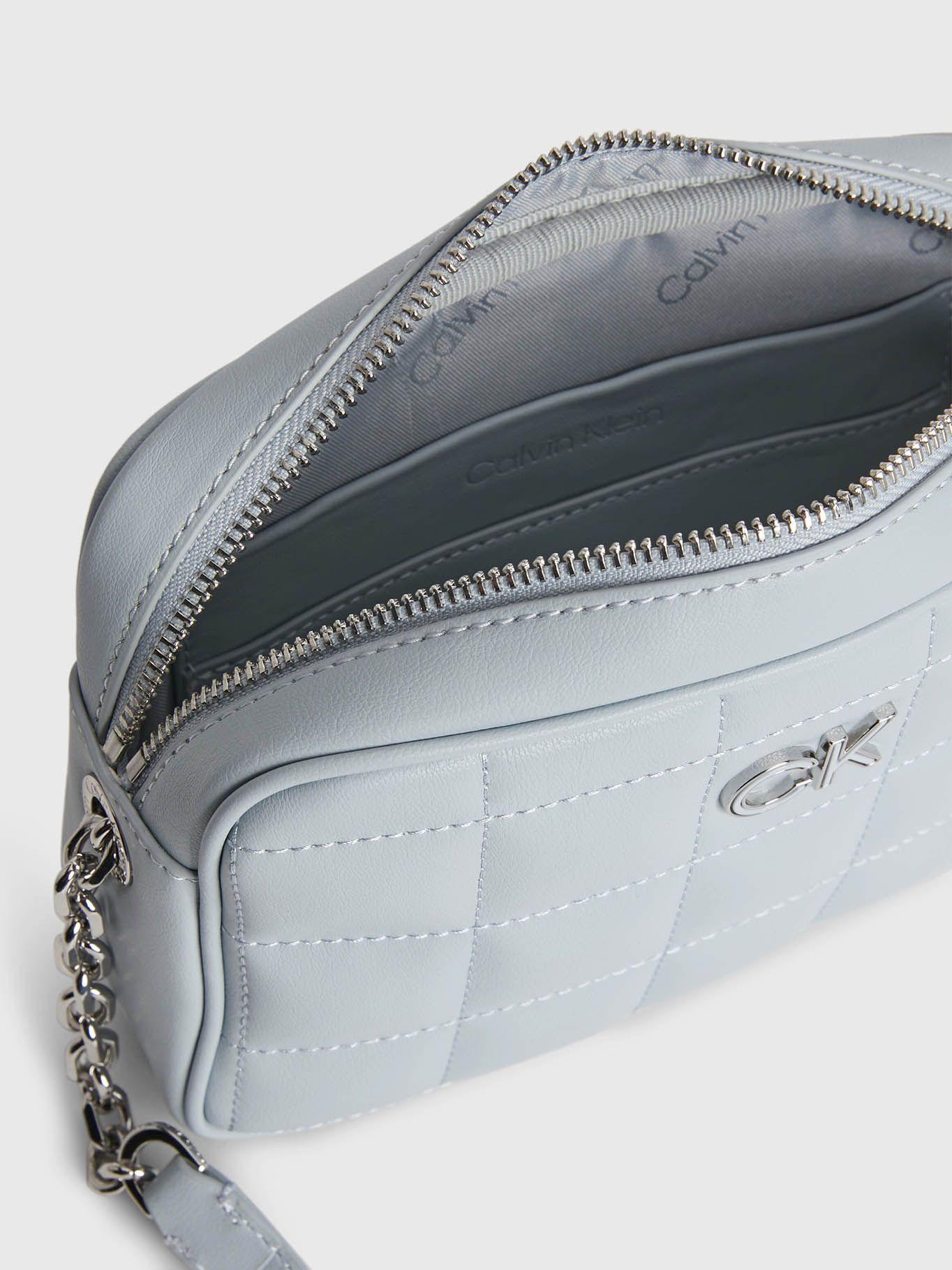 Bandolera acolchada reciclada Celeste Calvin Klein-4