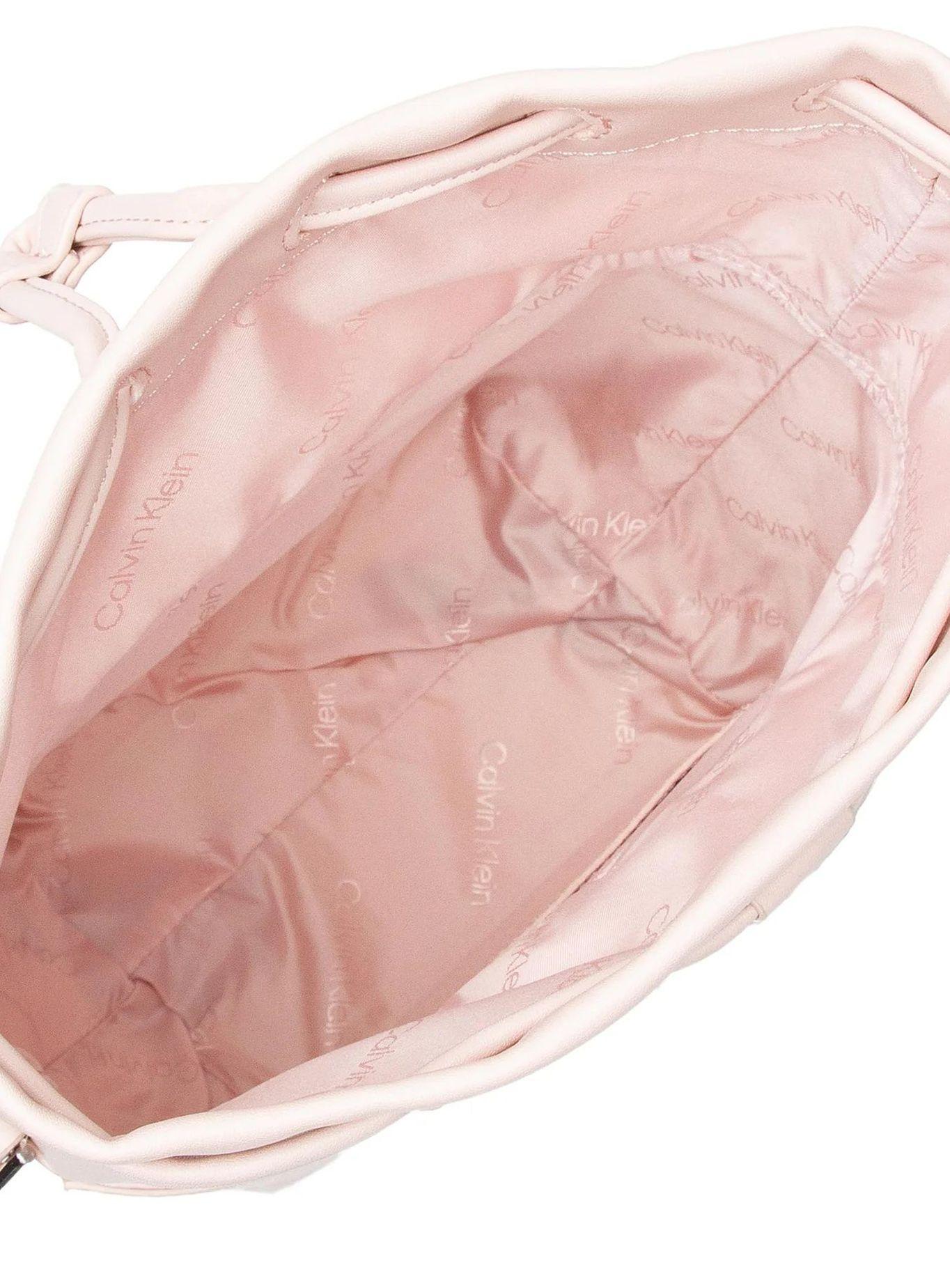 Cartera Bucket CK Must Mono Rosa Calvin Klein-4