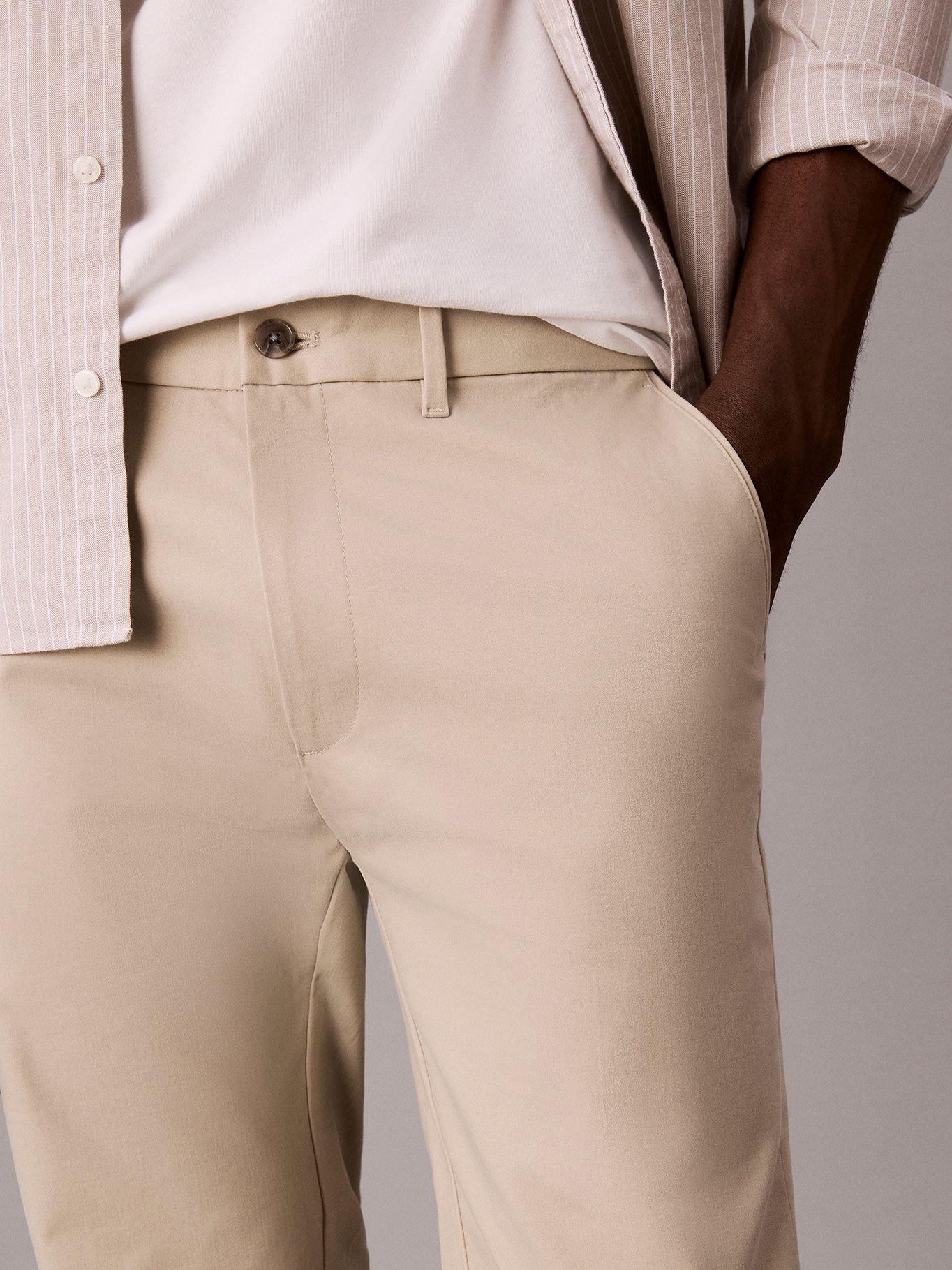 Pantalón Chino Slim de Satén Beige Calvin Klein-4