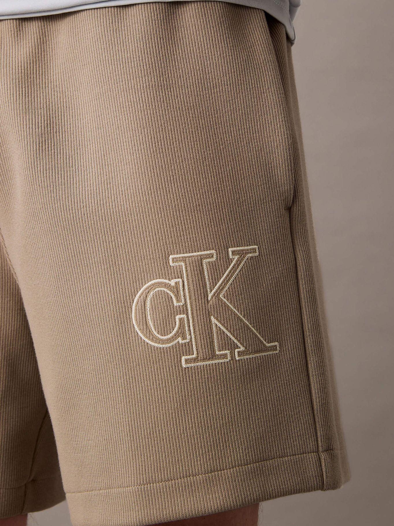 Short Punto Canalé Monograma Bordado Beige Calvin Klein-3