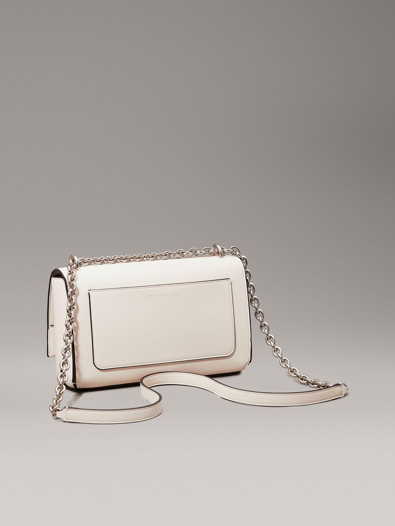 Cartera Sculpted Beige Calvin Klein-4