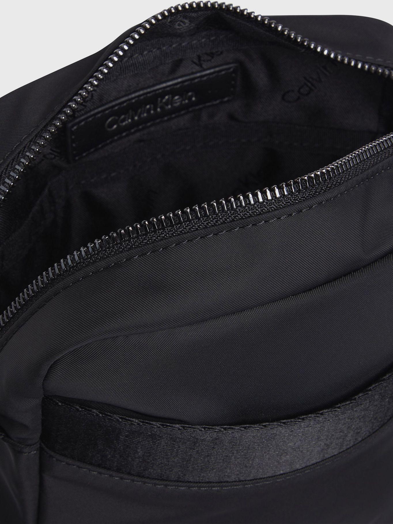 Bolso Reporter Nylon Negro Calvin Klein-2