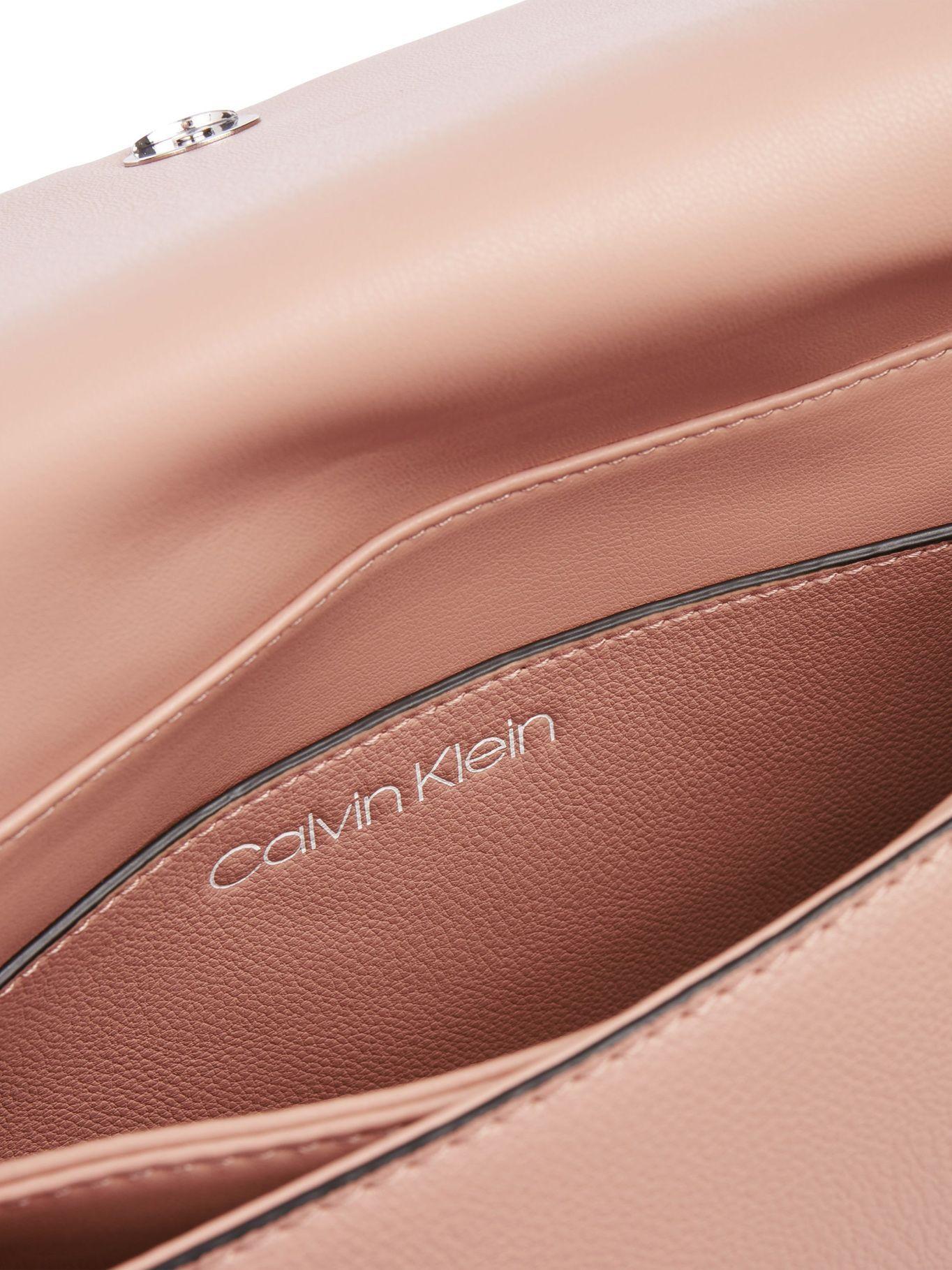 Cartera Calvin Metal Flap Sholder Bag Rosado Calvin Klein-2