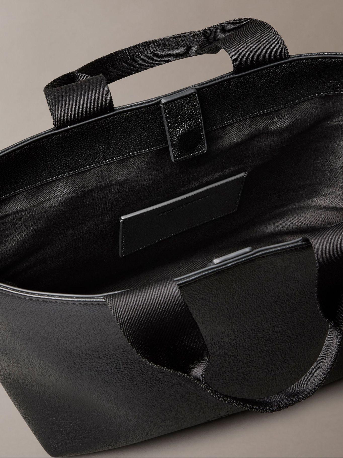 Mini Cartera Tote Ultra Light Negro Calvin Klein-2