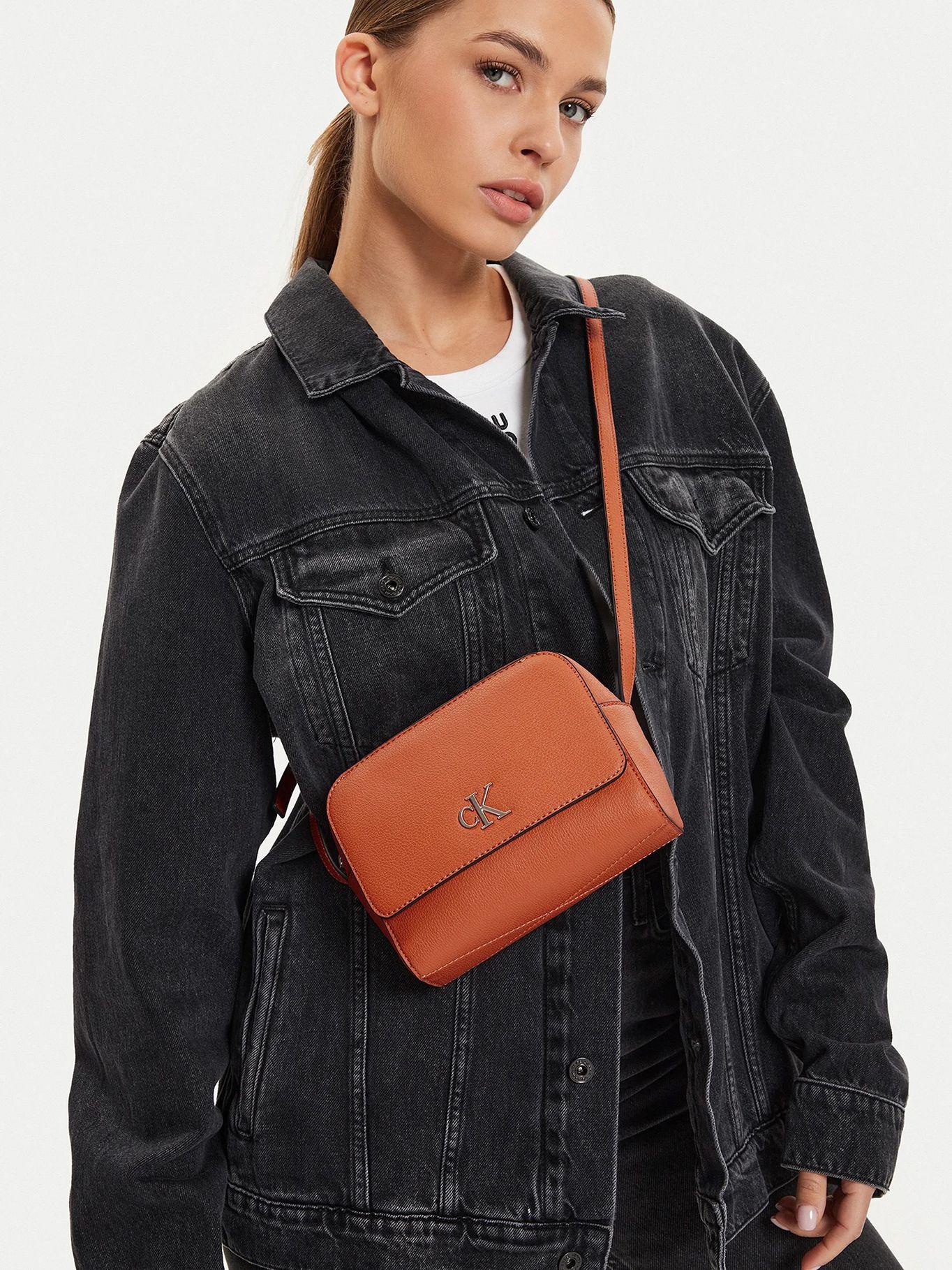 Bandolera Minimal Monogram Naranja Calvin Klein-4