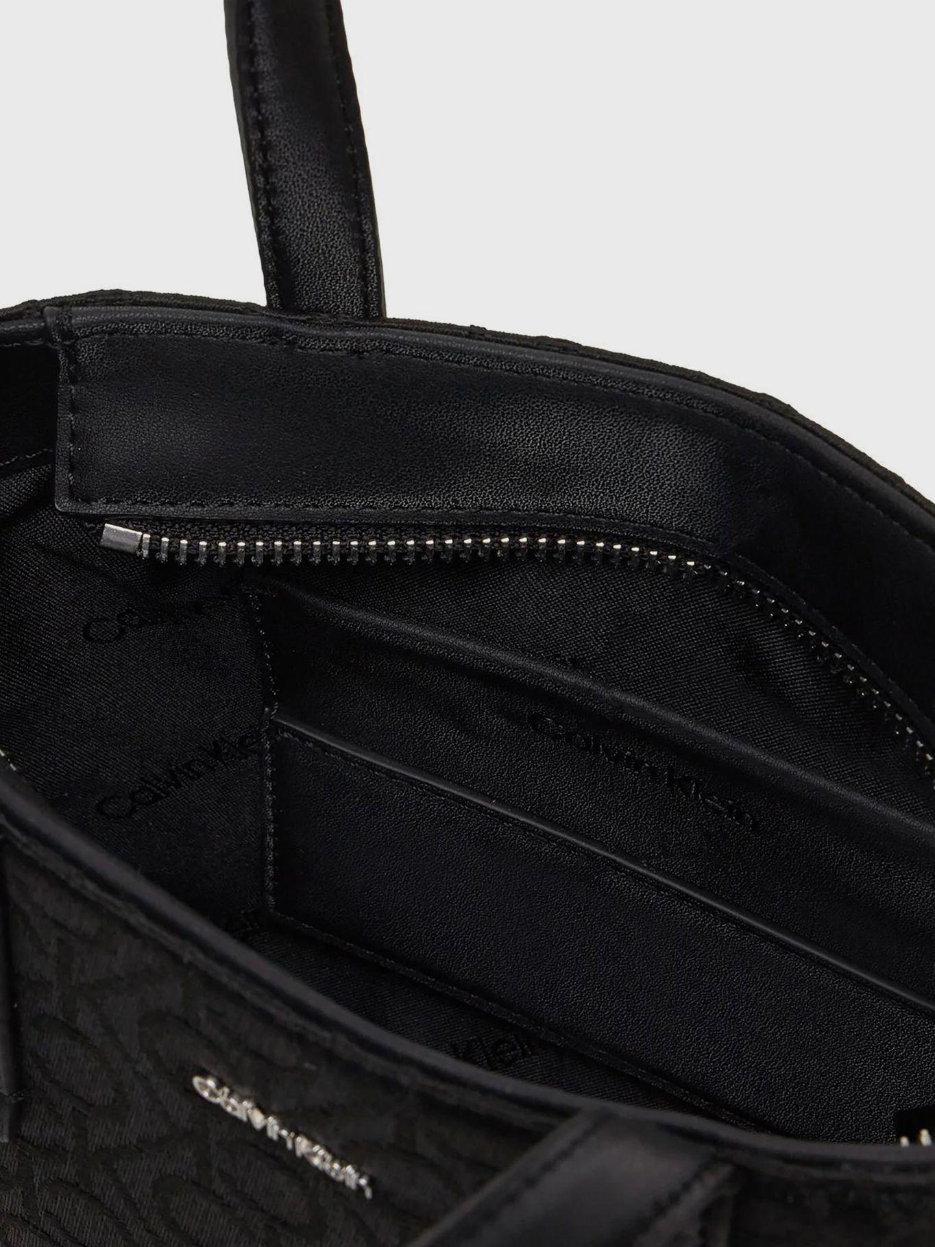Cartera Mini Tote CK Must Negro Calvin Klein-2