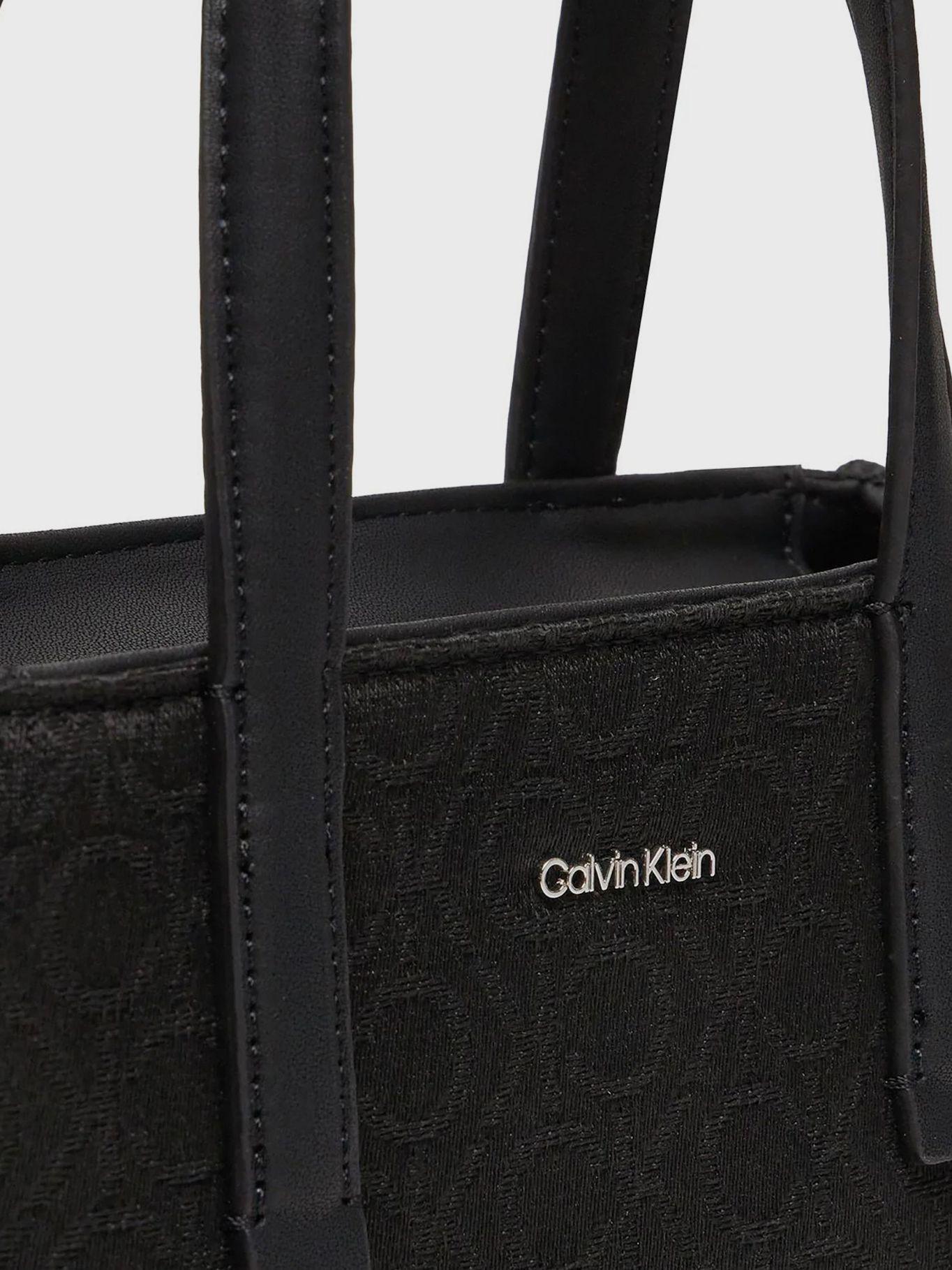 Cartera Mini Tote CK Must Negro Calvin Klein-3