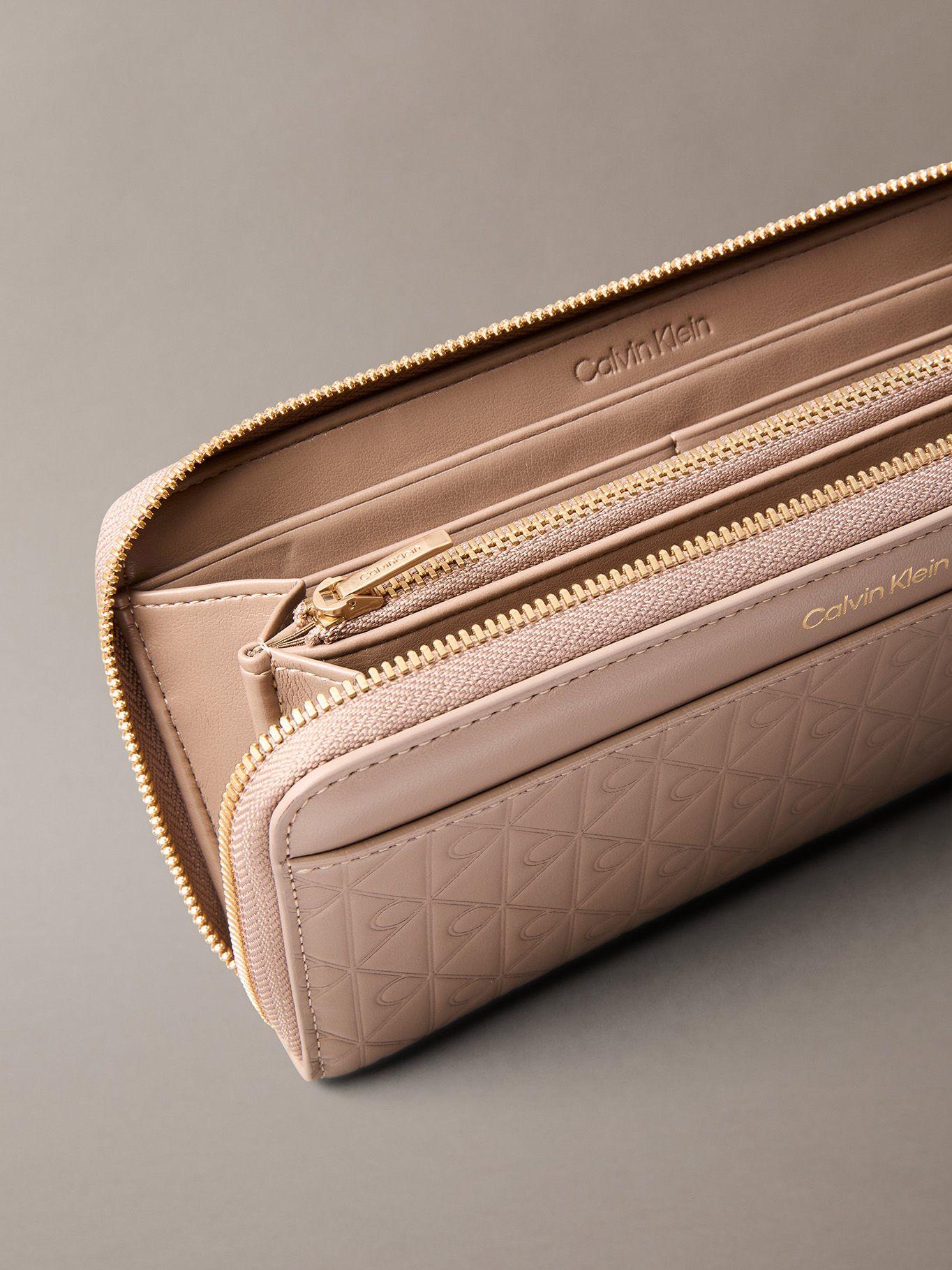 Billetera Cuero Textura Monograma Beige Calvin Klein-2