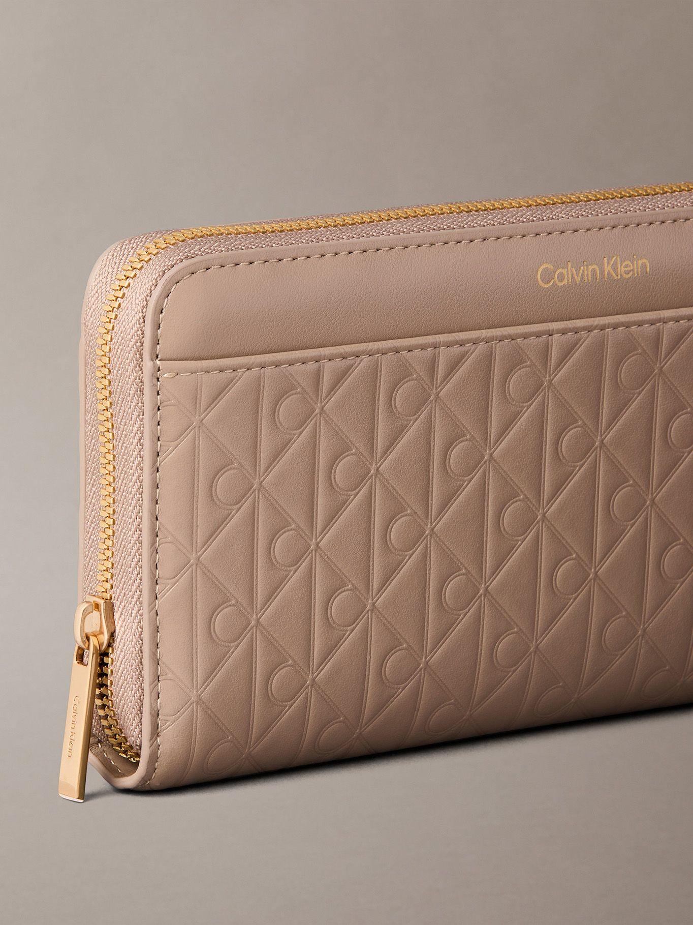 Billetera Cuero Textura Monograma Beige Calvin Klein-3
