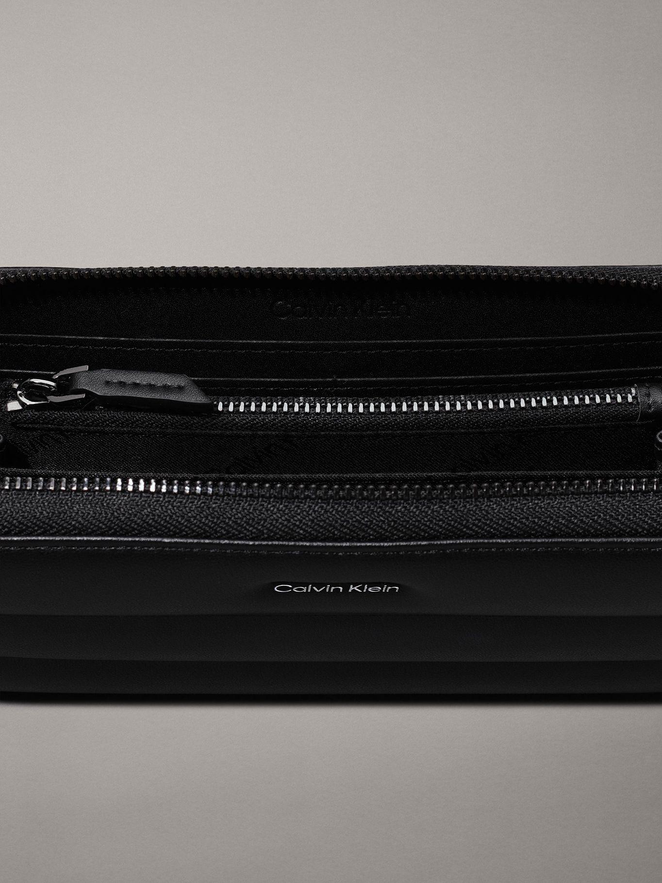 Billetera Line Quilt Large Around Negro Calvin Klein-3