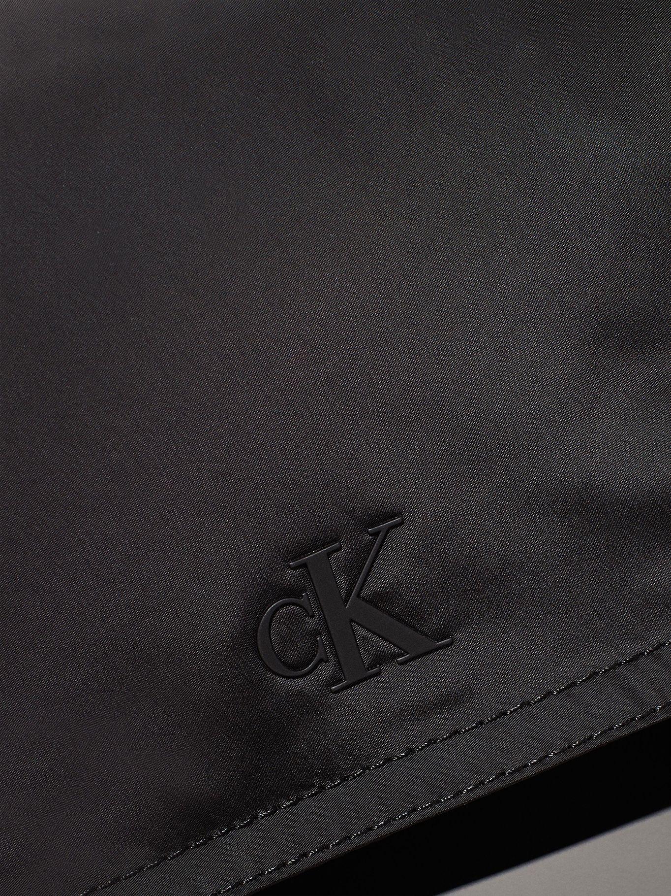 Bolso Crossbody Over Webbing Negro Calvin Klein-2