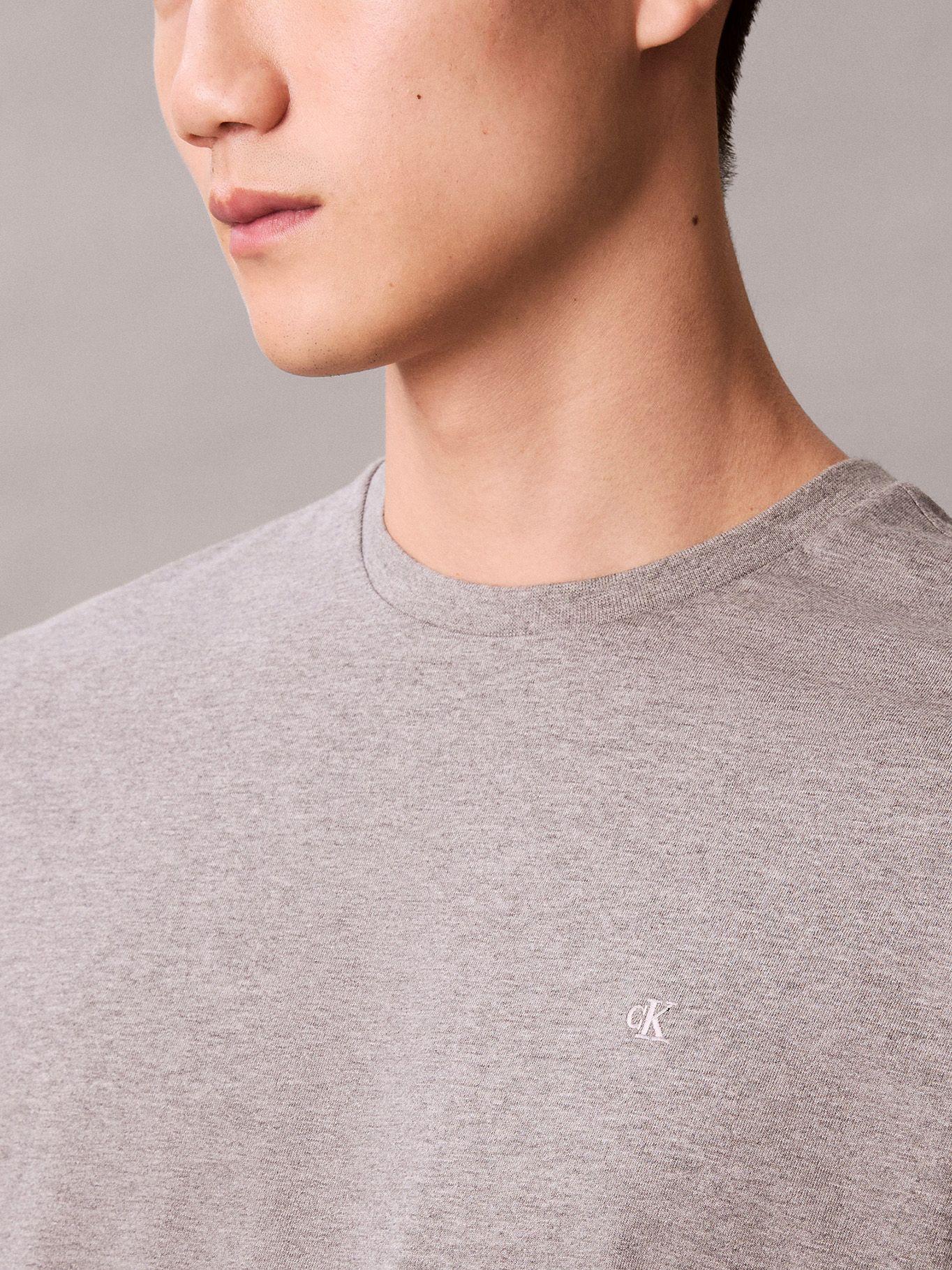 Polera con Micro Monograma Bordado Gris Calvin Klein-5