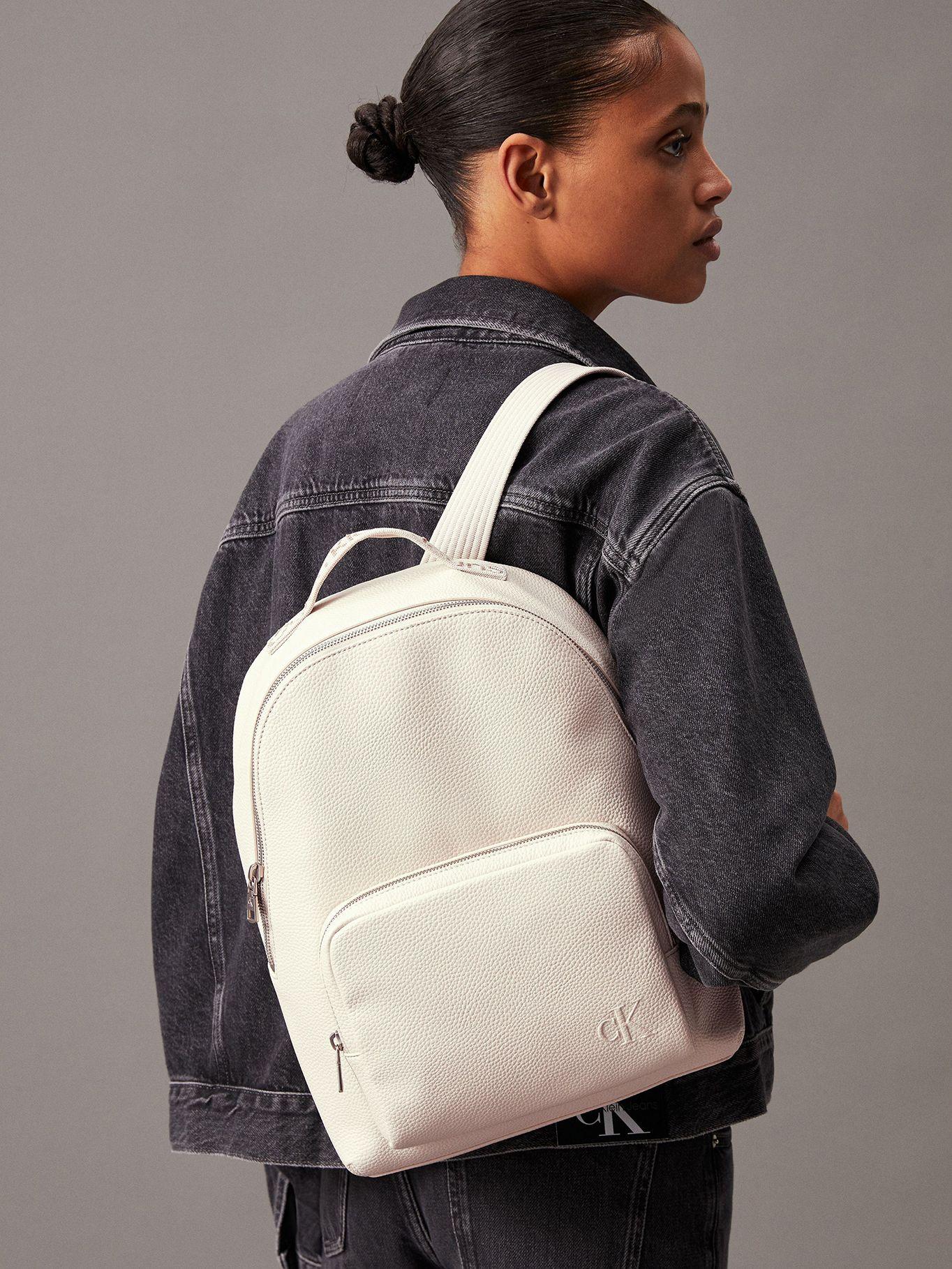 Mochila Ultralight Campus Beige Calvin Klein-4