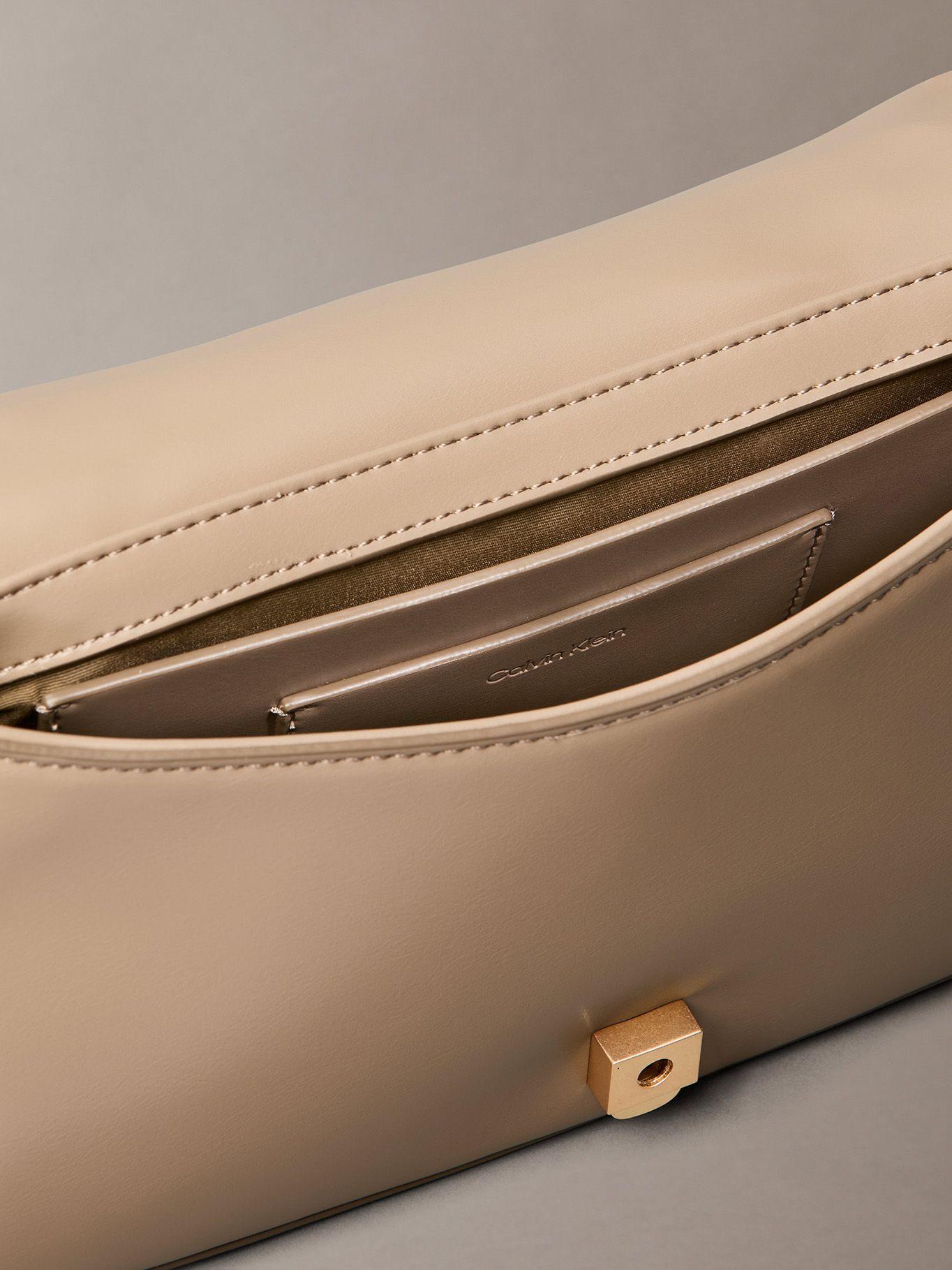 Cartera Acolchada de Mano Beige Calvin Klein-2