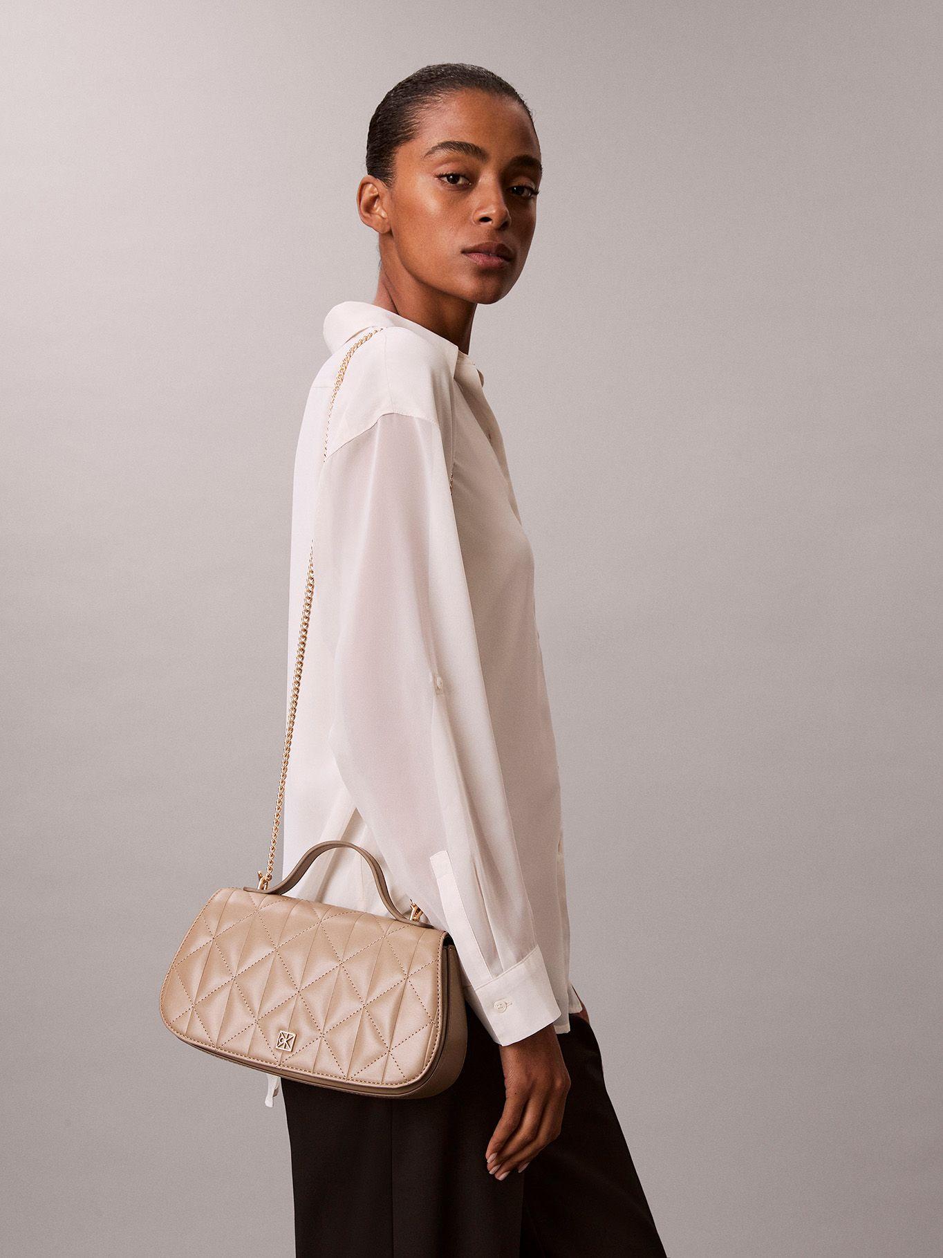 Cartera Acolchada de Mano Beige Calvin Klein-4