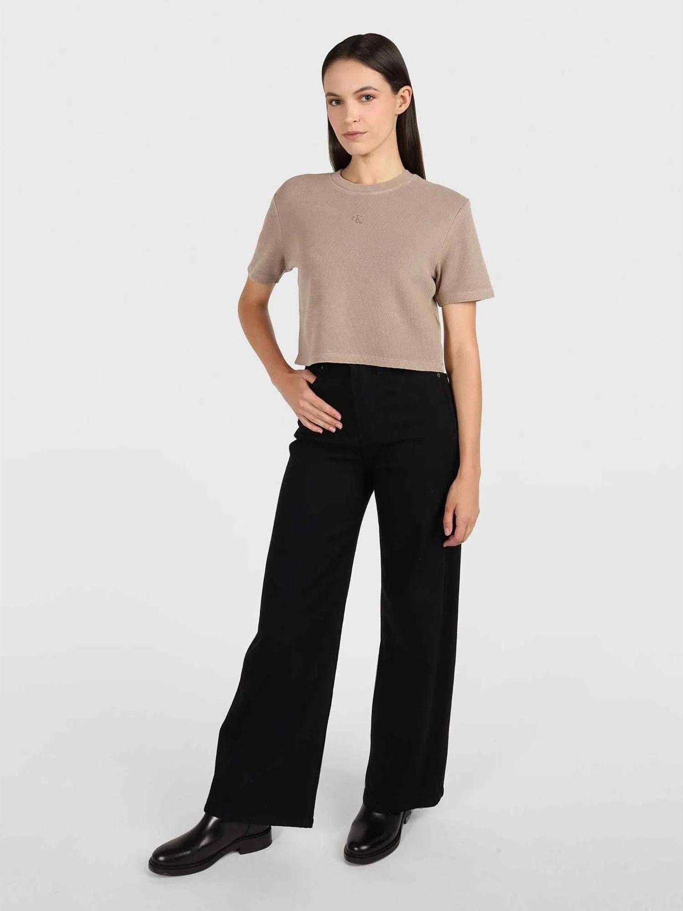Camiseta corta con logo Café claro Calvin Klein-1