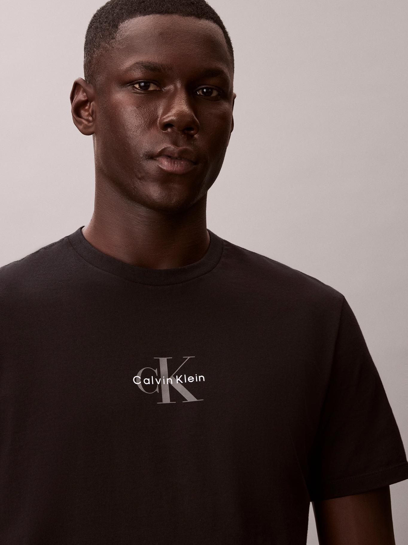 Polera Gráfico Estampado Monologo Negro Calvin Klein-4