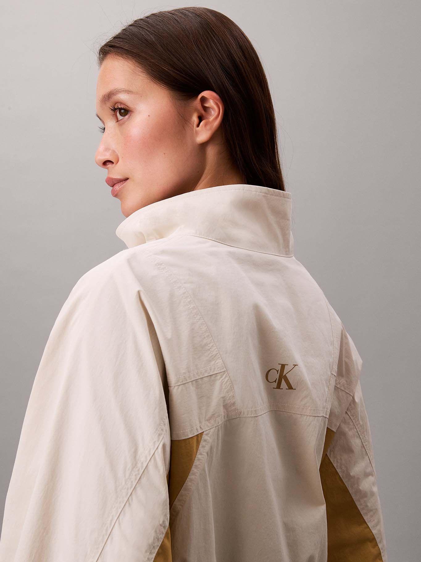 Chaqueta Cortaviento Crop Colorblock Beige Calvin Klein-5