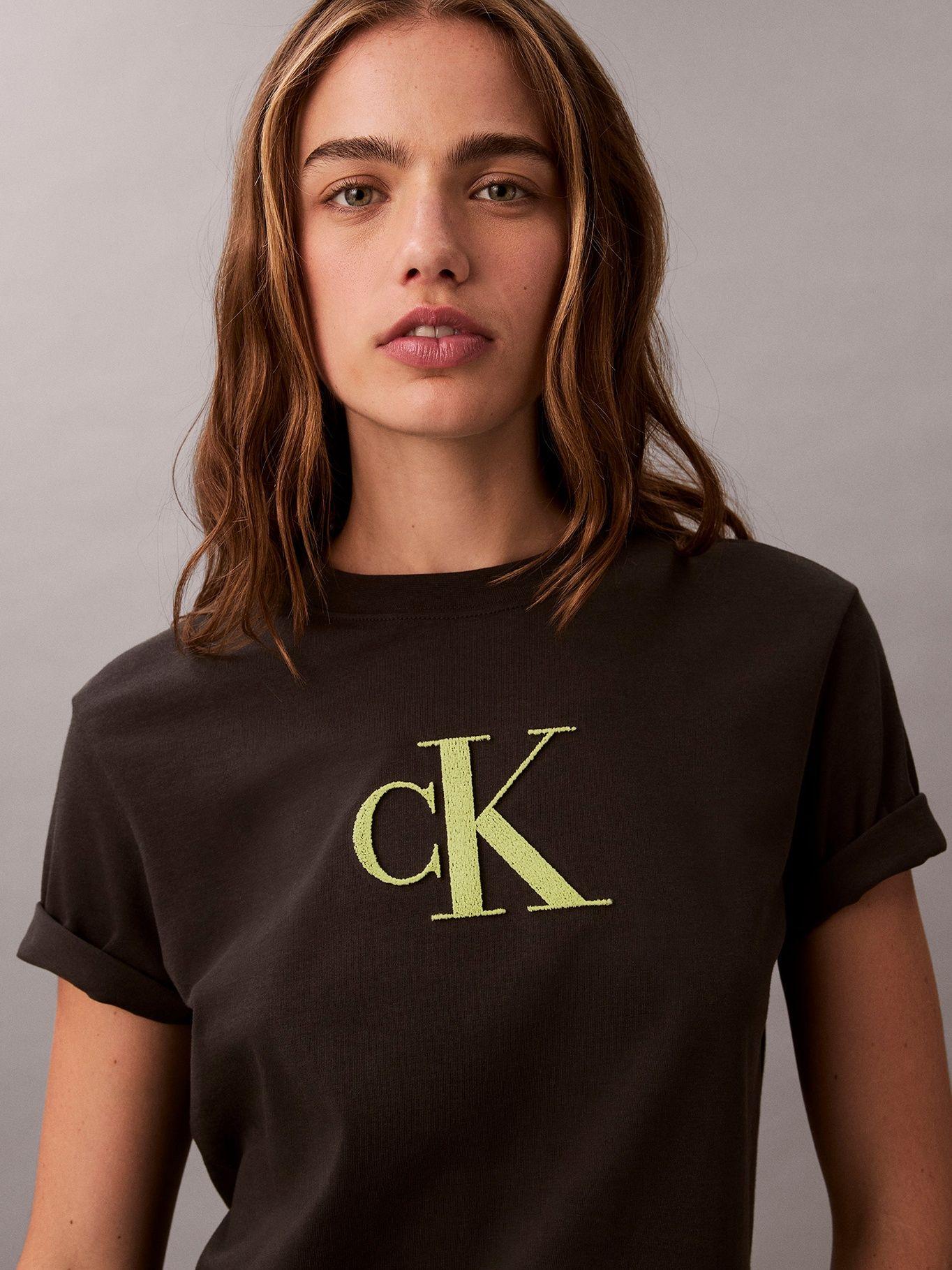 Polera Clásica con Logo Negro Calvin Klein-4