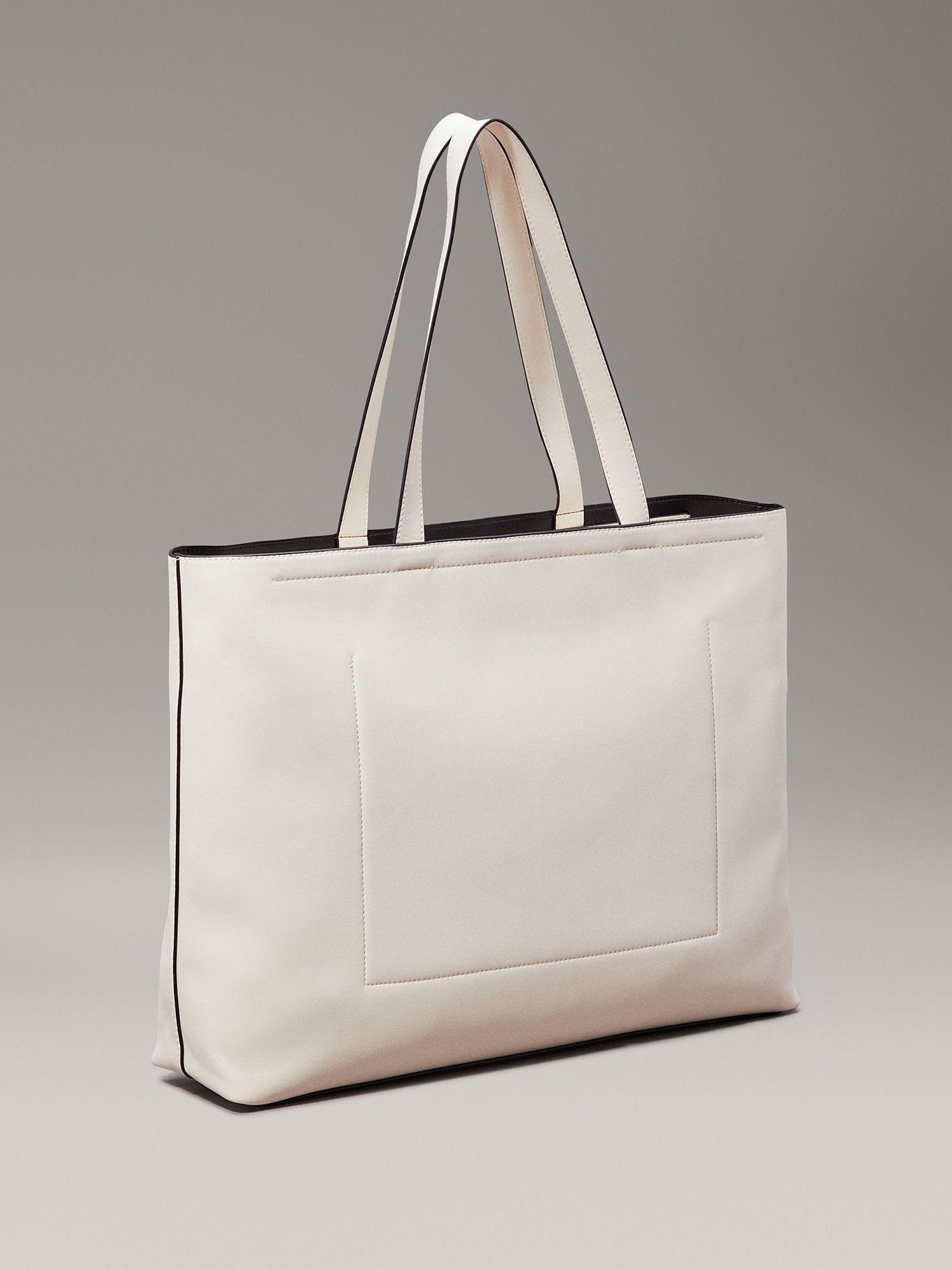 Cartera Tote Sculpted Slim Beige Calvin Klein-3