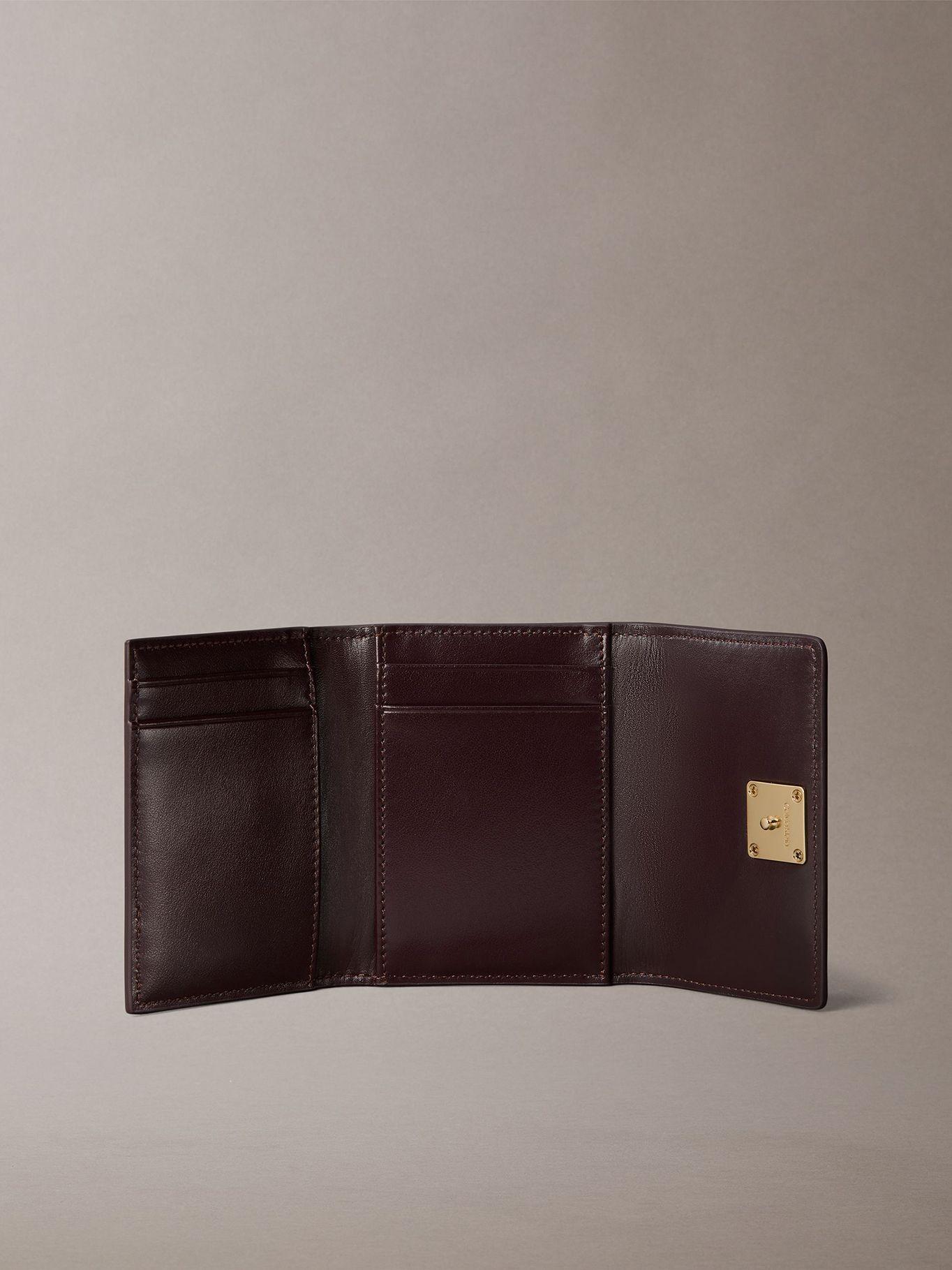 Billetera Plegado Triple de Cuero Marrón Calvin Klein-2