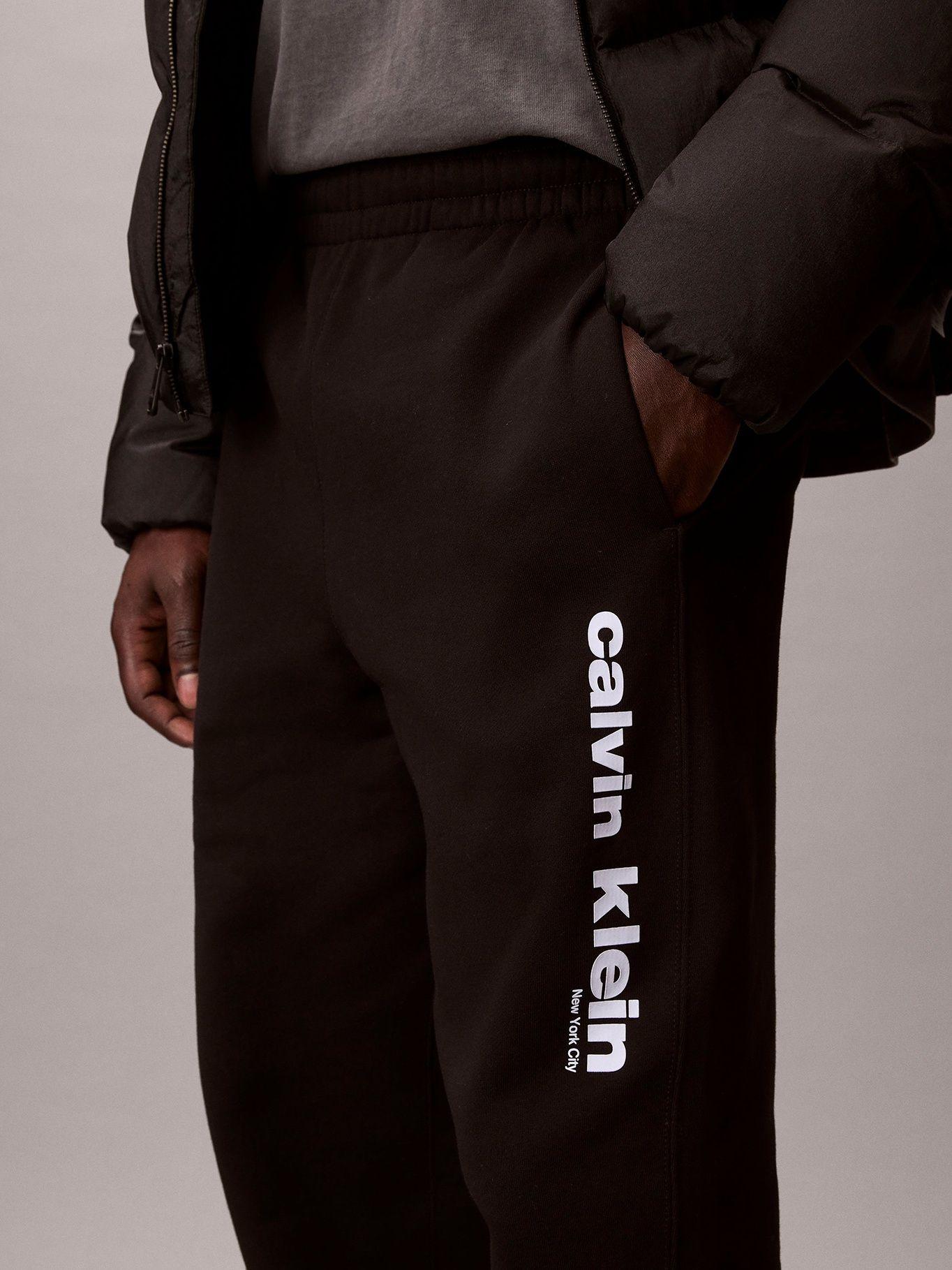 Jogger con Gráfico Retro Negro Calvin Klein-3