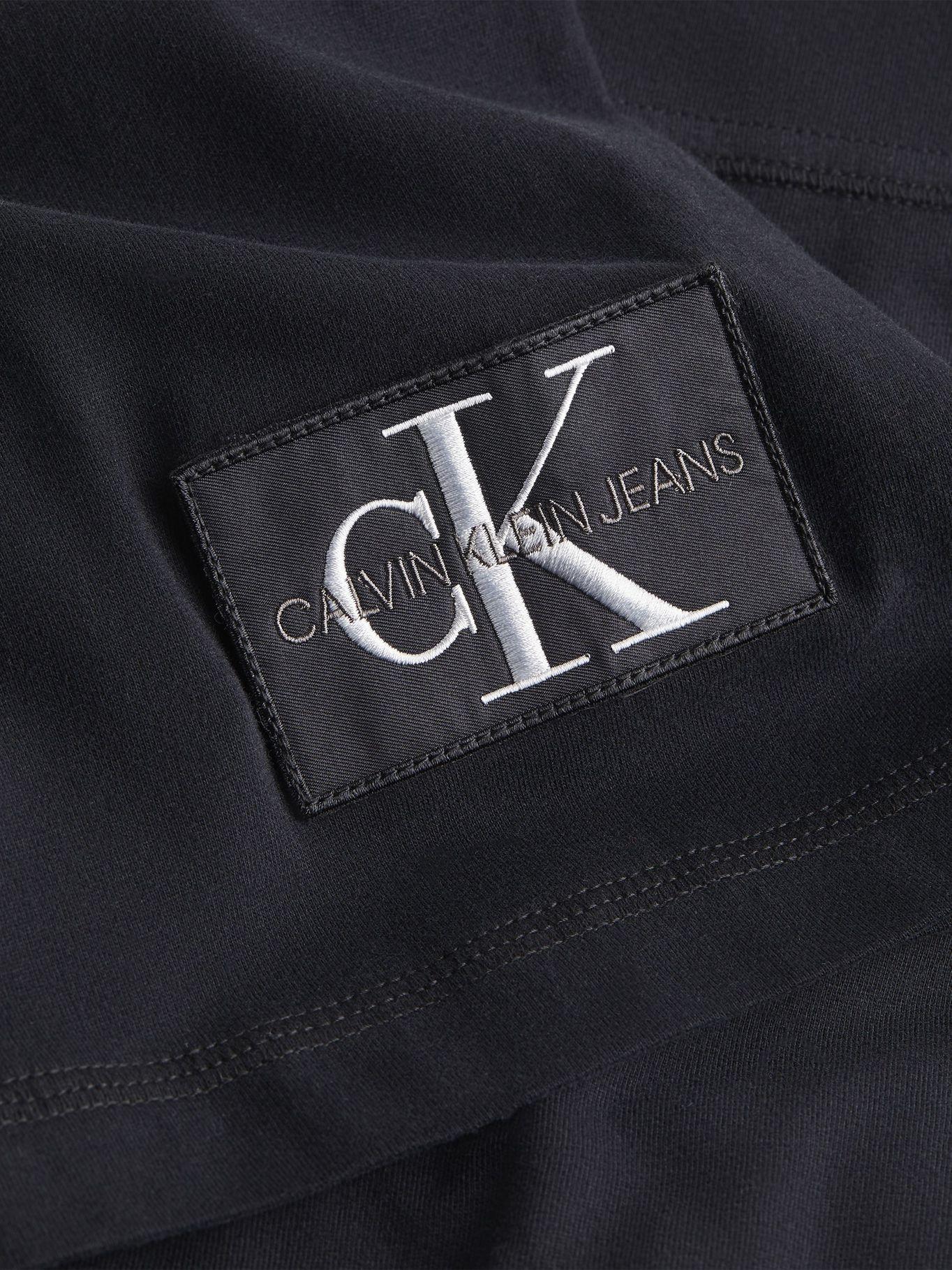 Polera Monogram Badge Negro BAE Calvin Klein-4