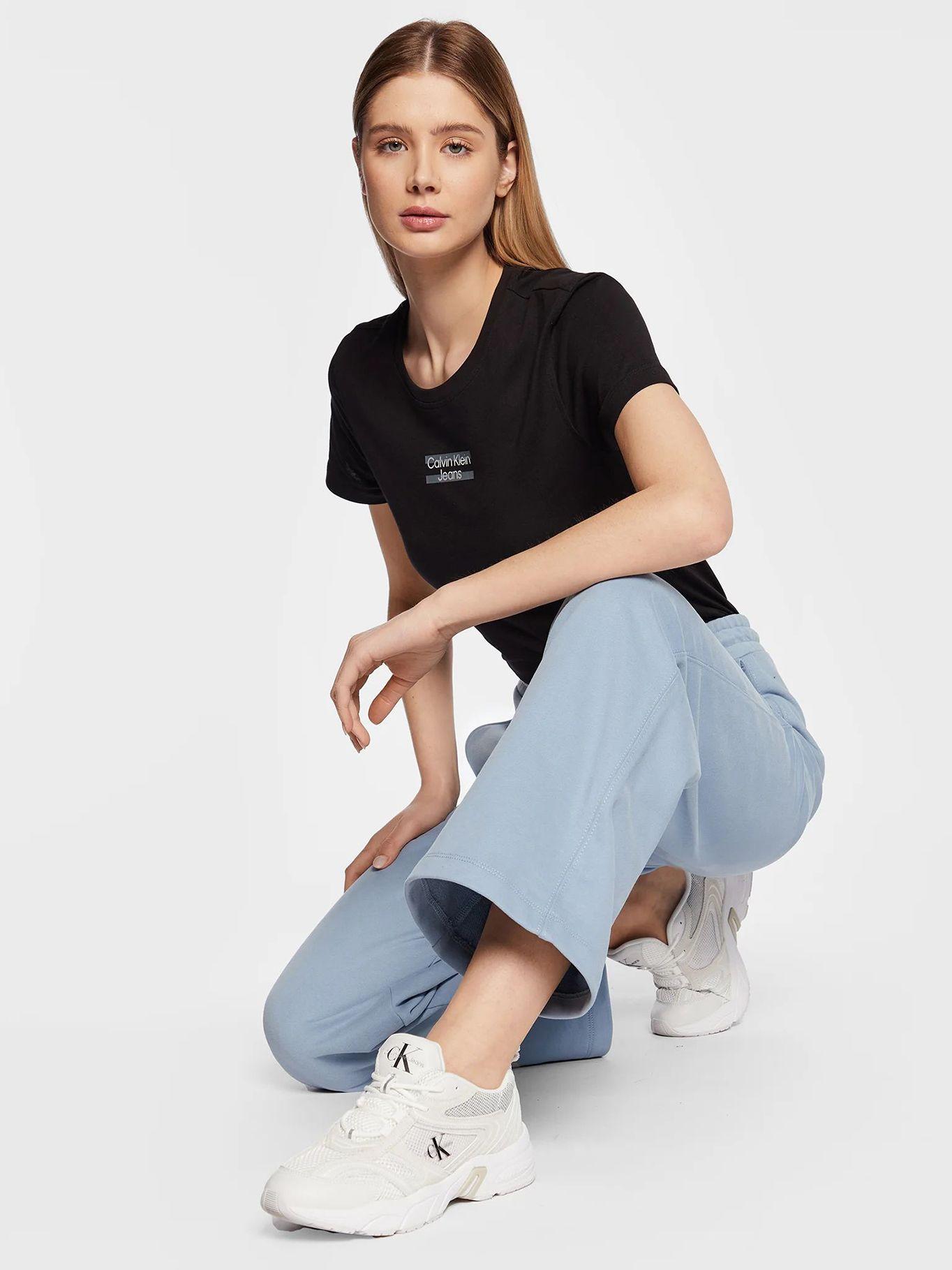 Camiseta con logo Negro Calvin Klein J20J220720-BEH-1