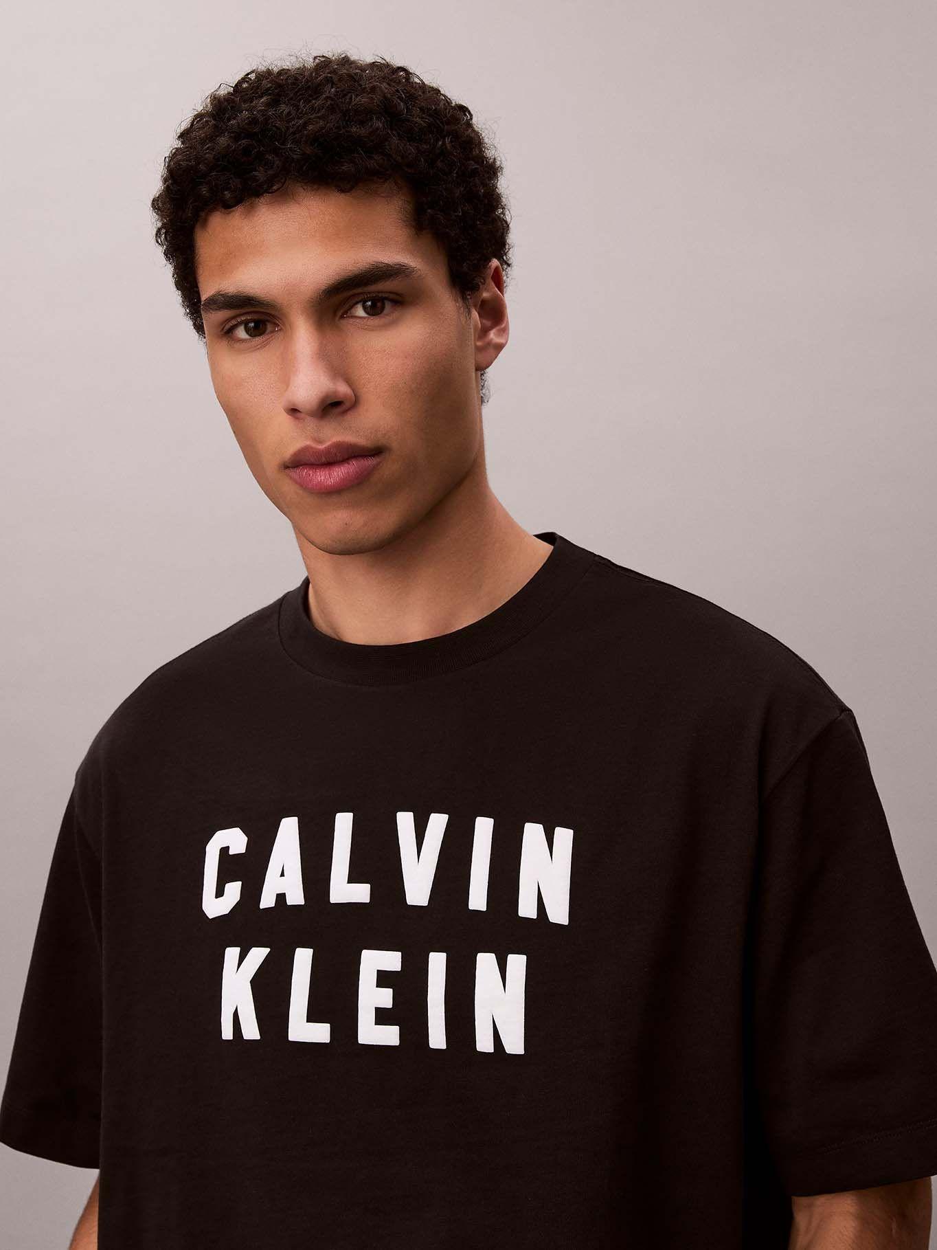Polera con Gráfico de Logo Negro Calvin Klein-4
