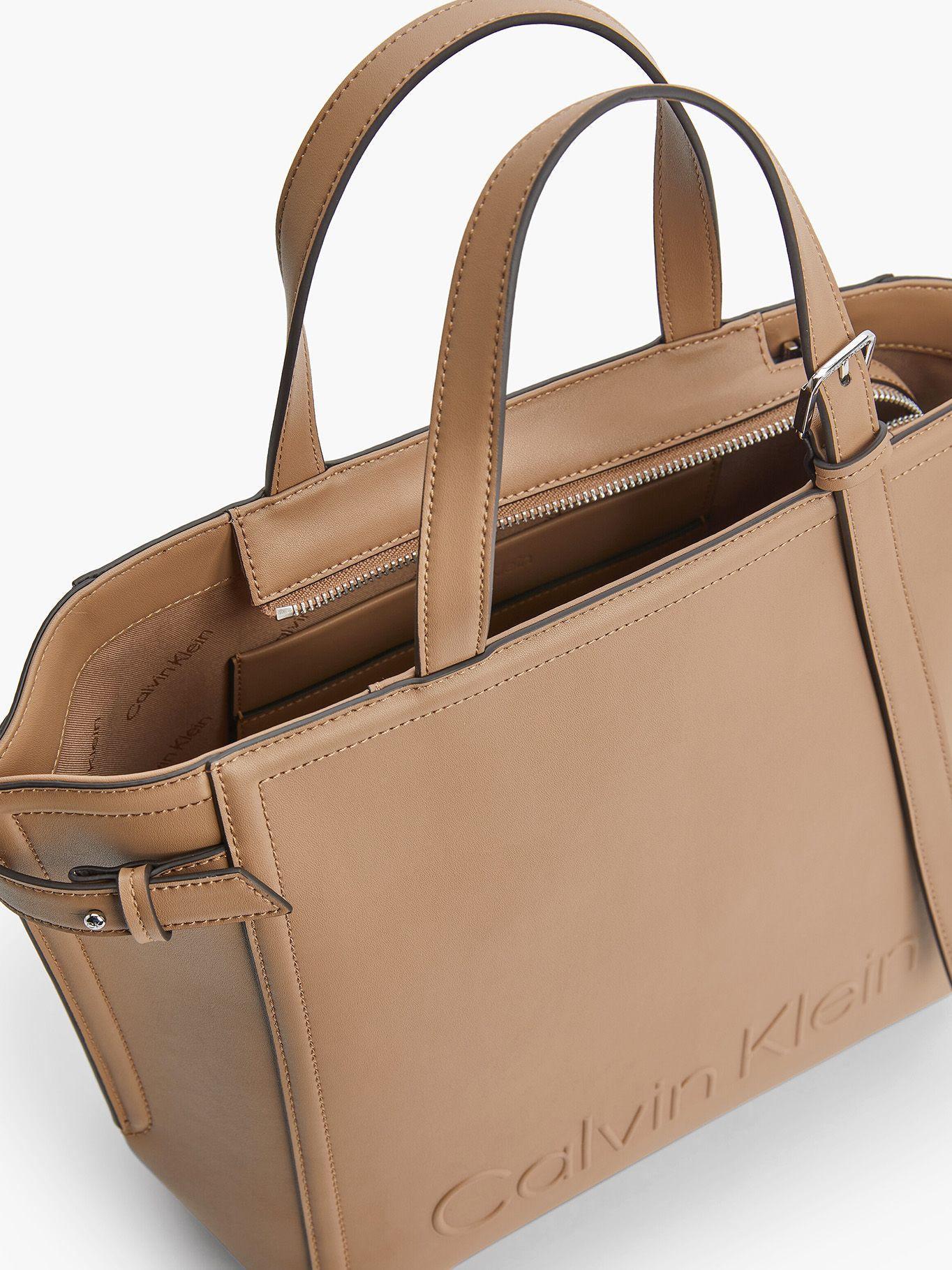 Cartera Minimal Hardware Tote Café Calvin Klein-2