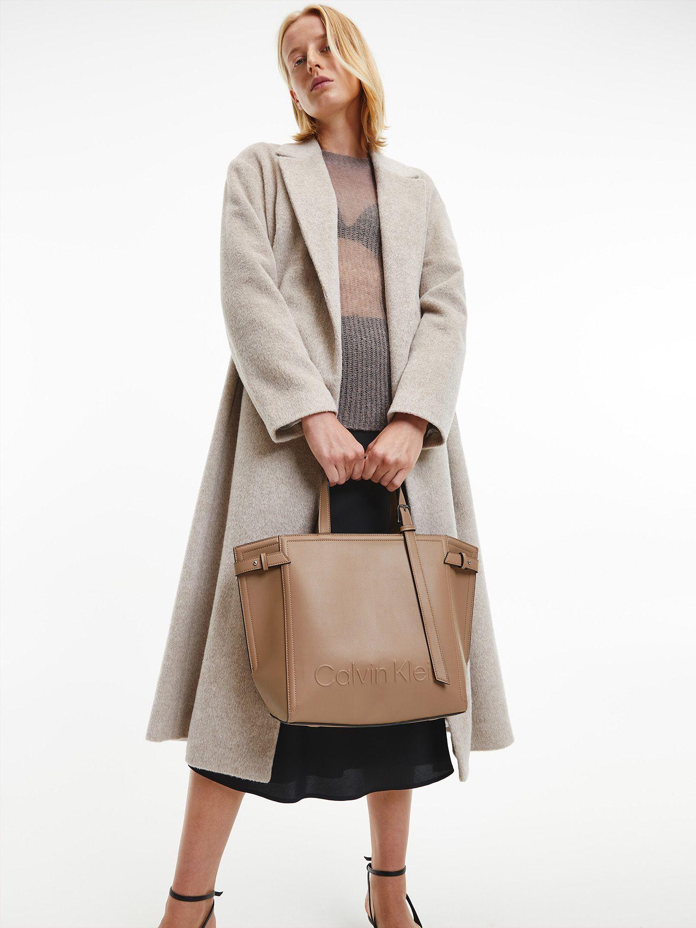 Cartera Minimal Hardware Tote Café Calvin Klein-3